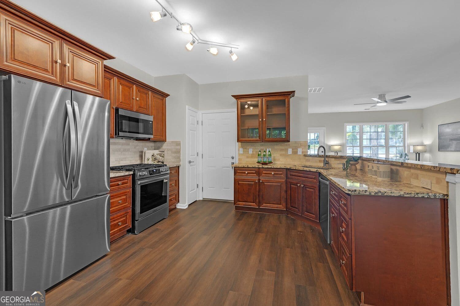 3 bedroom, 2.5 bathroom, 1,552 sq ft single family residence for sale at 415 Wittenridge Court, Alpharetta, GA 30022 — photo 3