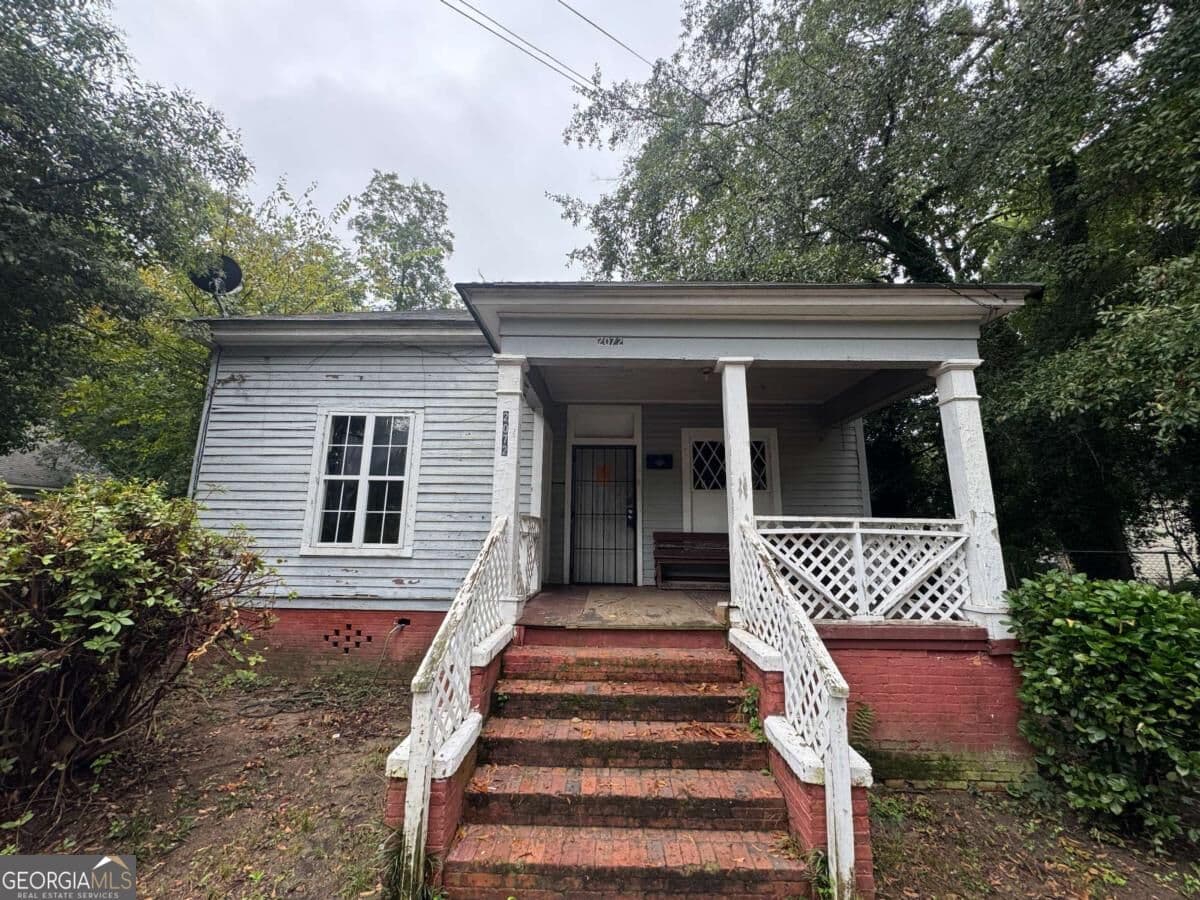 3 bedroom, 1 bathroom, 1,481 sq ft single family residence for sale at 2072 Beech Avenue, Macon, GA 31204