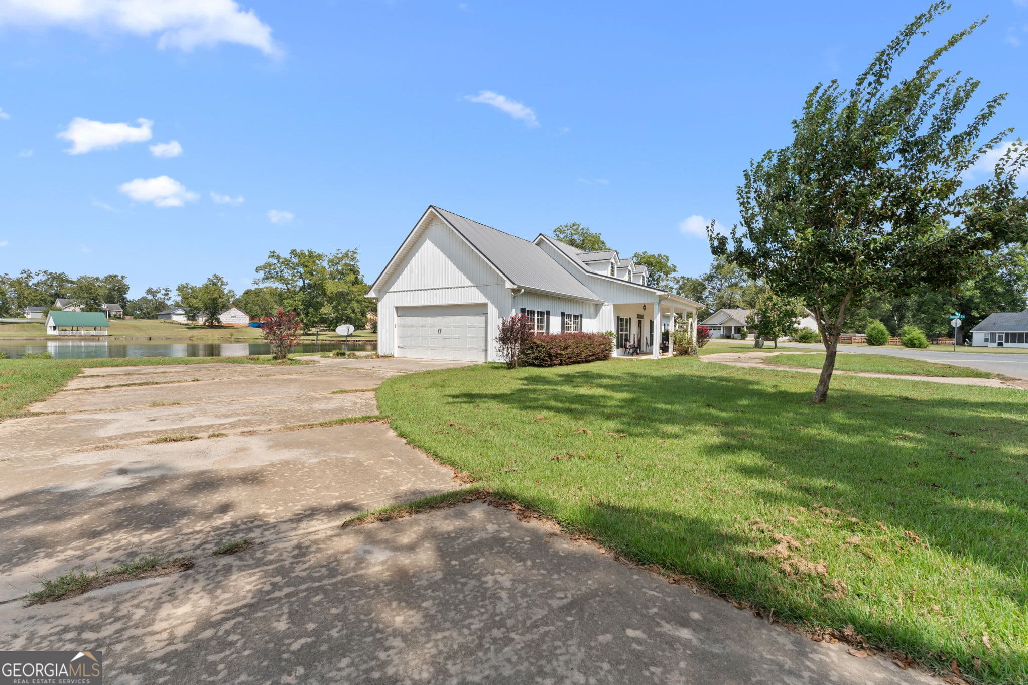 2 bedroom, 2.5 bathroom, 1,425 sq ft single family residence for sale at 179 Village Circle, Cochran, GA 31014 — photo 4