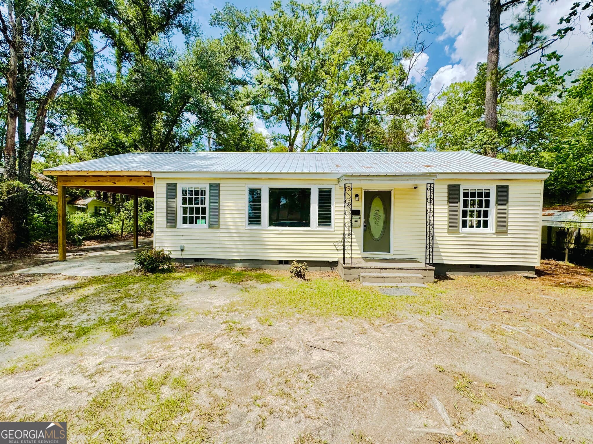 3 bedroom, 1 bathroom, 984 sq ft single family residence for sale at 708 Lakeland Avenue, Valdosta, GA 31602 — photo 2