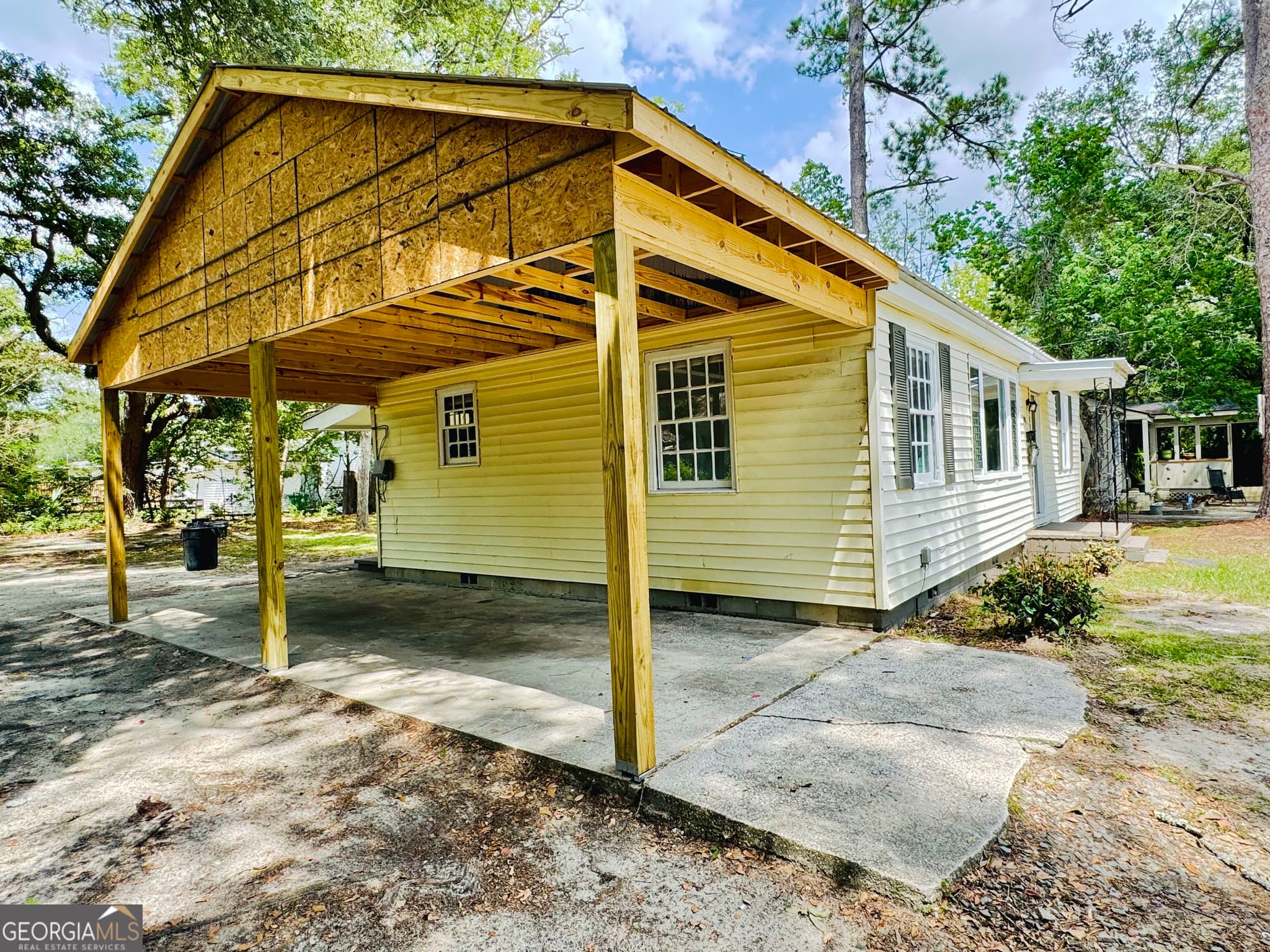 3 bedroom, 1 bathroom, 984 sq ft single family residence for sale at 708 Lakeland Avenue, Valdosta, GA 31602 — photo 6