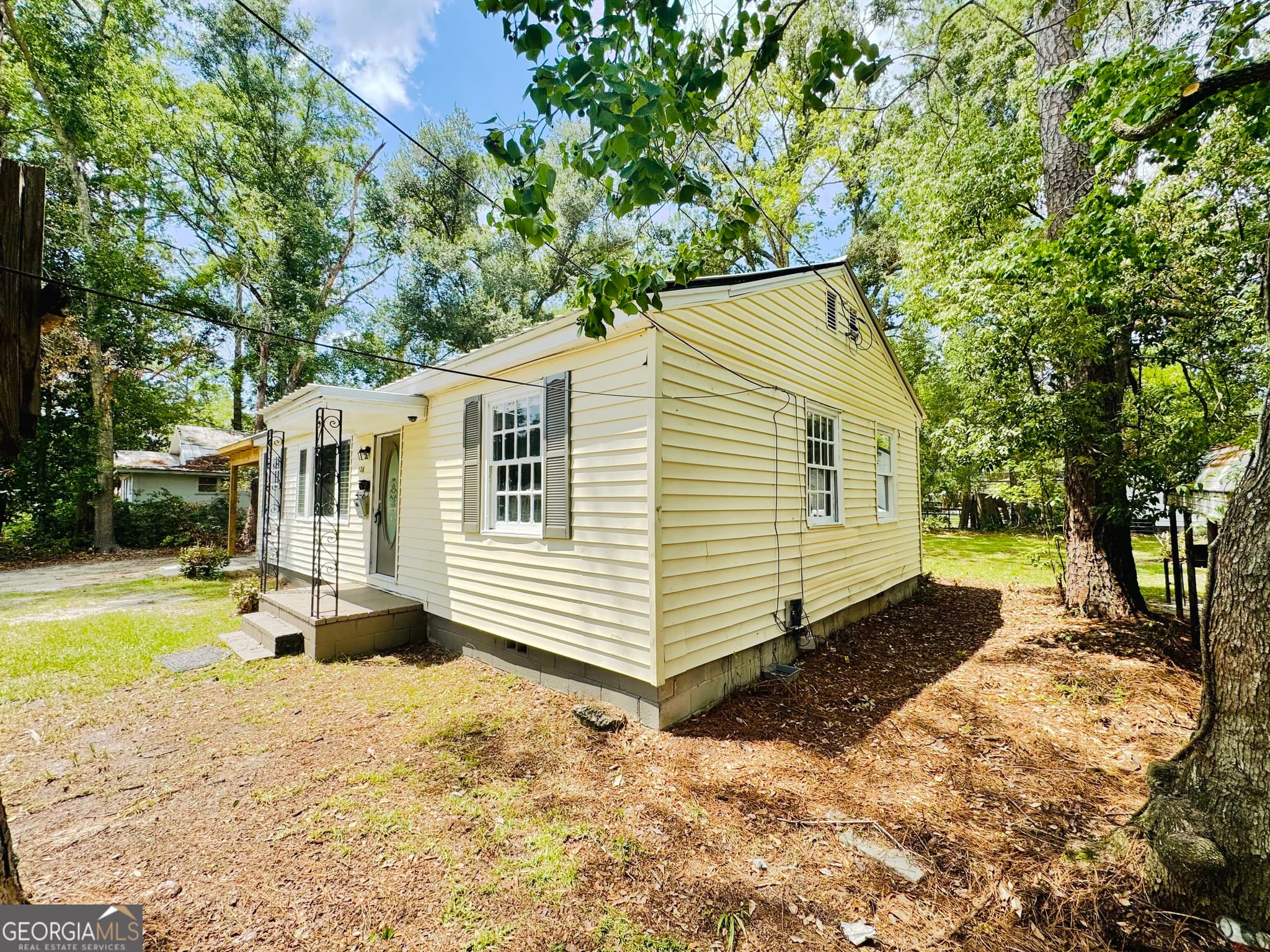 3 bedroom, 1 bathroom, 984 sq ft single family residence for sale at 708 Lakeland Avenue, Valdosta, GA 31602 — photo 4