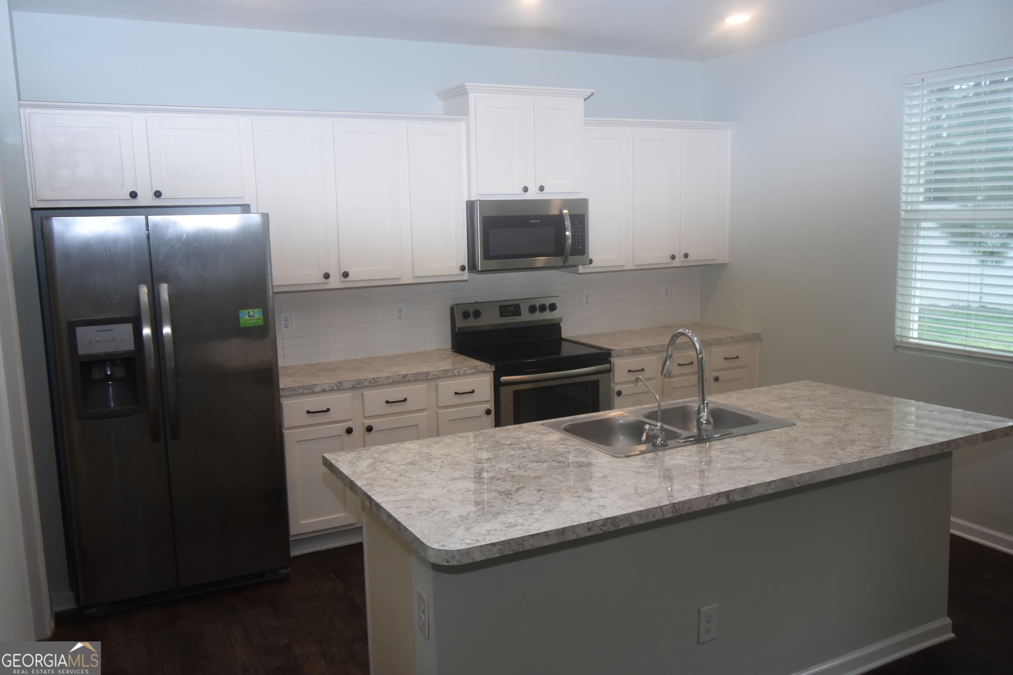 4 bedroom, 2.5 bathroom, 2,382 sq ft single family residence for sale at 215 Hayworth Court, Kingsland, GA 31548 — photo 4