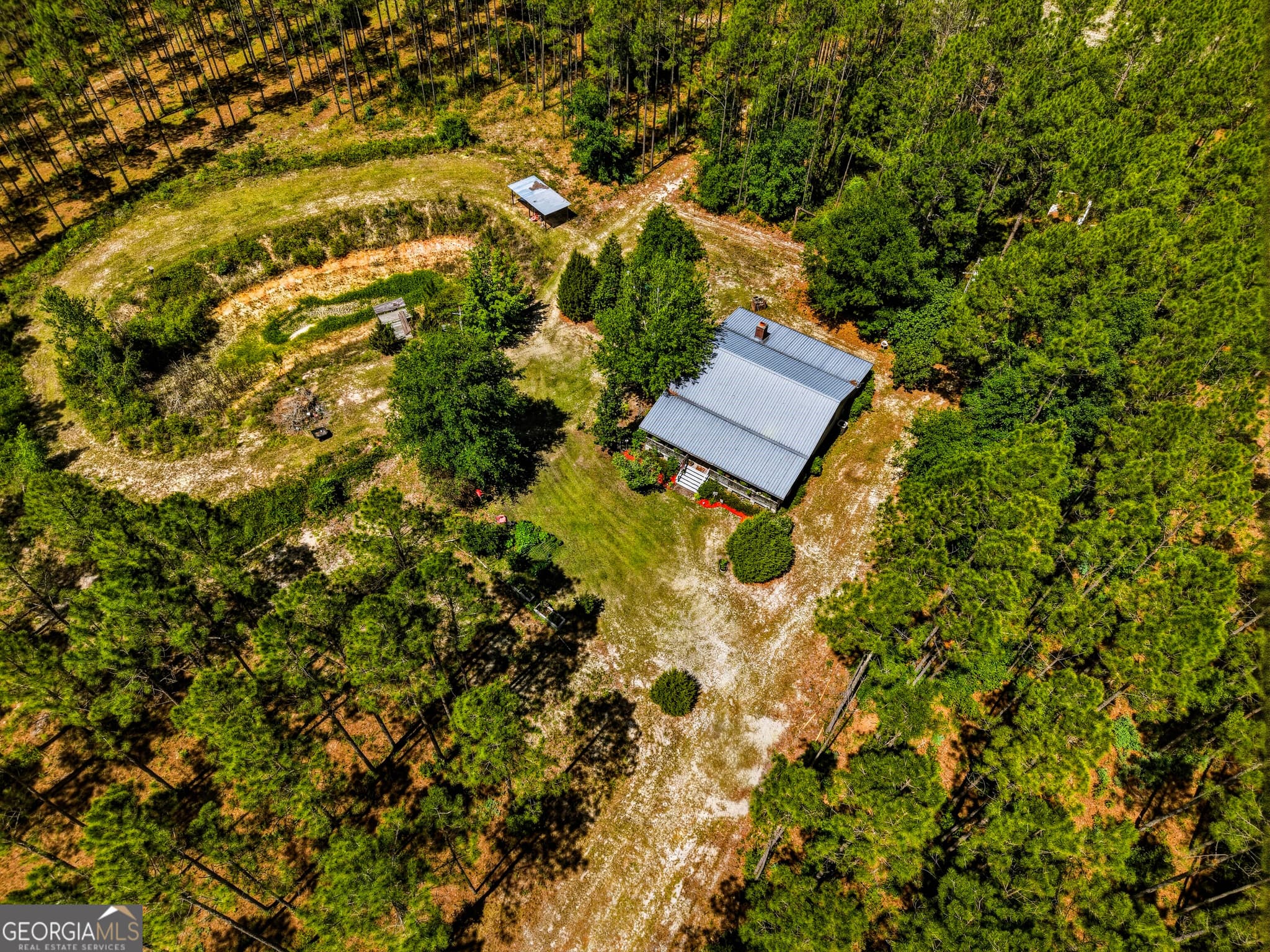 2 bedroom, 2 bathroom, 1,554 sq ft cabin,mixed use for sale at 88 Minnesota Road, Screven, GA 31560 — photo 2