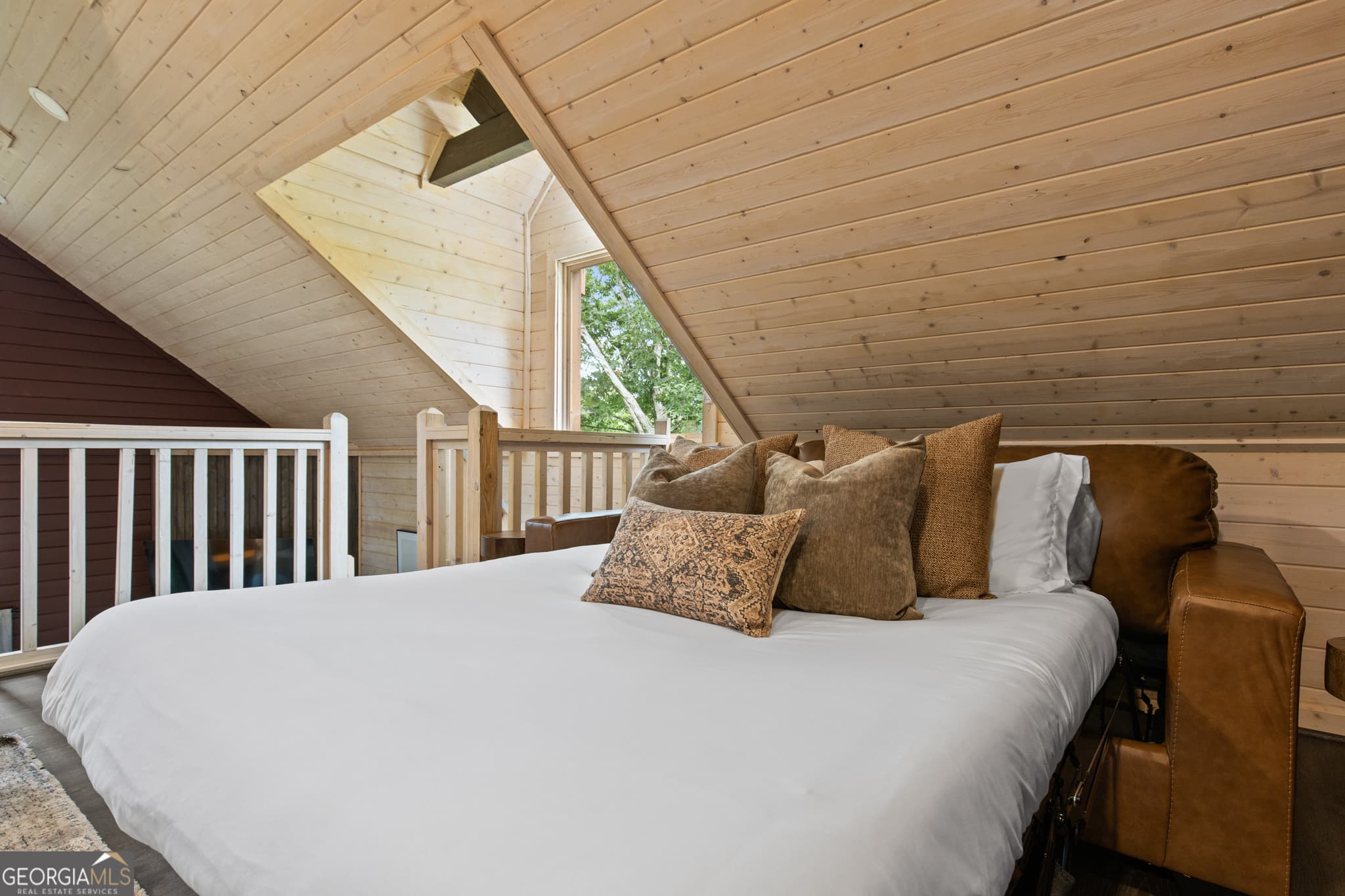 2 bedroom, 1 bathroom, 728 sq ft cabin,single family residence for sale at 320 Hickory Ridge Drive, Cleveland, GA 30528 — photo 6