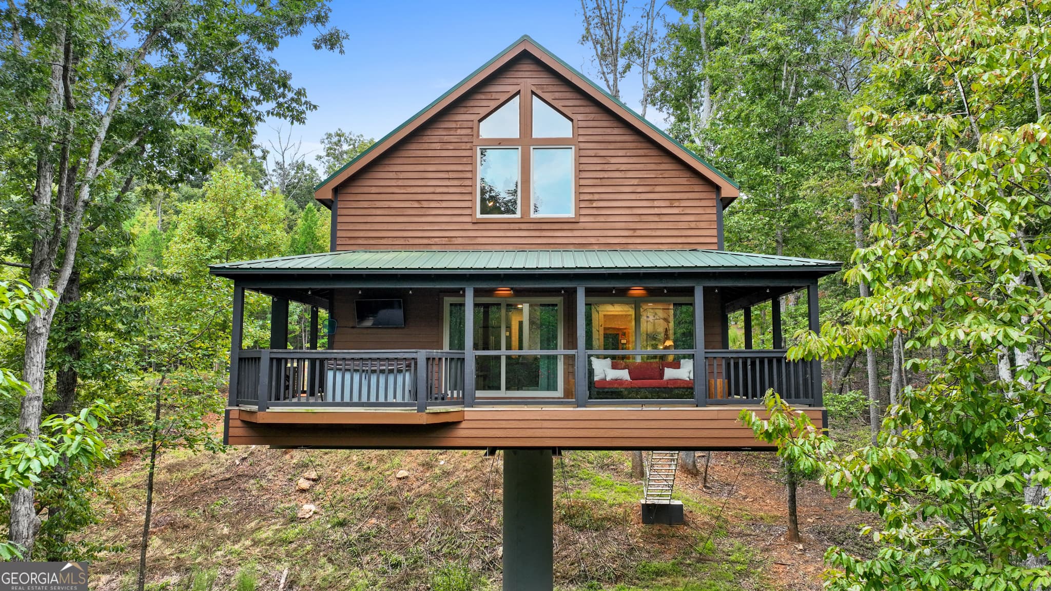 2 bedroom, 1 bathroom, 728 sq ft cabin,single family residence for sale at 320 Hickory Ridge Drive, Cleveland, GA 30528 — photo 5