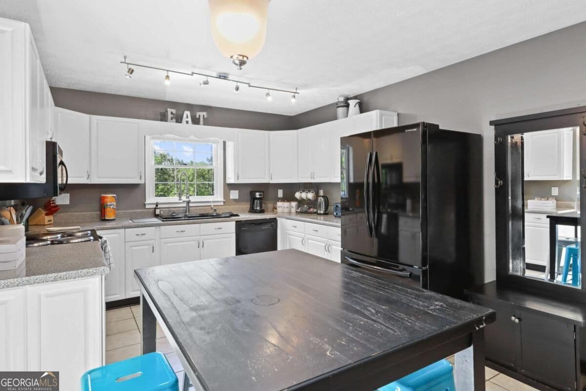 3 bedroom, 2.5 bathroom, 1,728 sq ft single family residence for sale at 45 Sun Valley Drive, Mineral Bluff, GA 30559 — photo 7