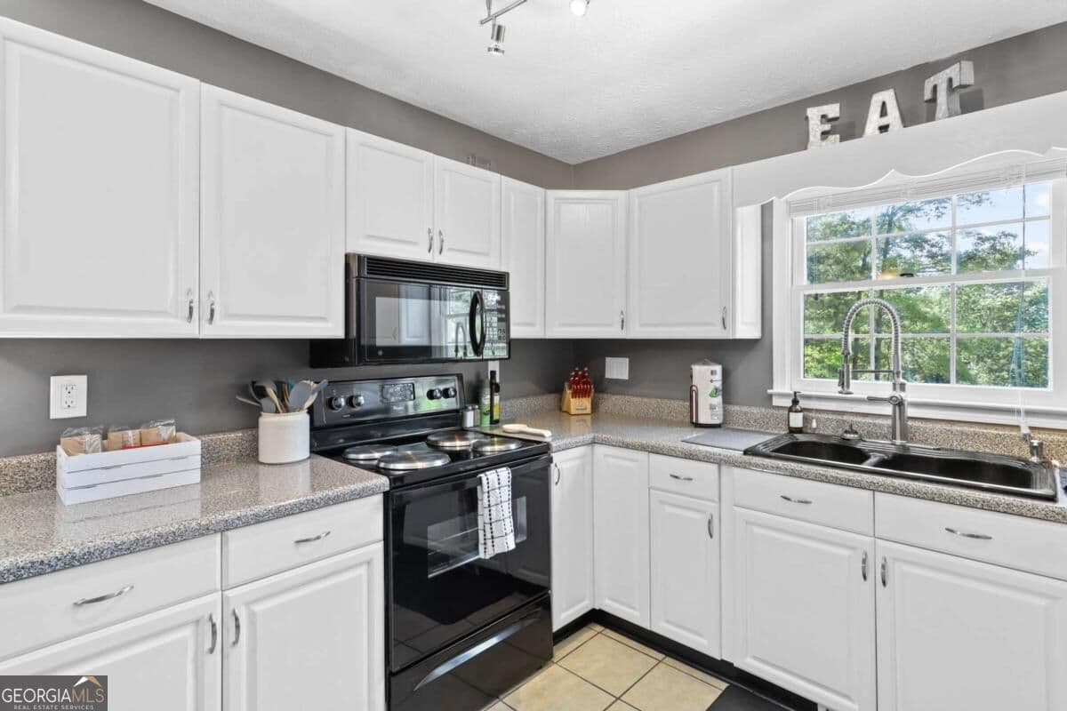3 bedroom, 2.5 bathroom, 1,728 sq ft single family residence for sale at 45 Sun Valley Drive, Mineral Bluff, GA 30559 — photo 8