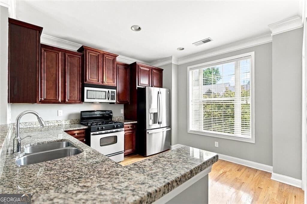 4 bedroom, 3.5 bathroom, 2,034 sq ft townhouse for sale at 3944 Covey Flush Court, Smyrna, GA 30082 — photo 8