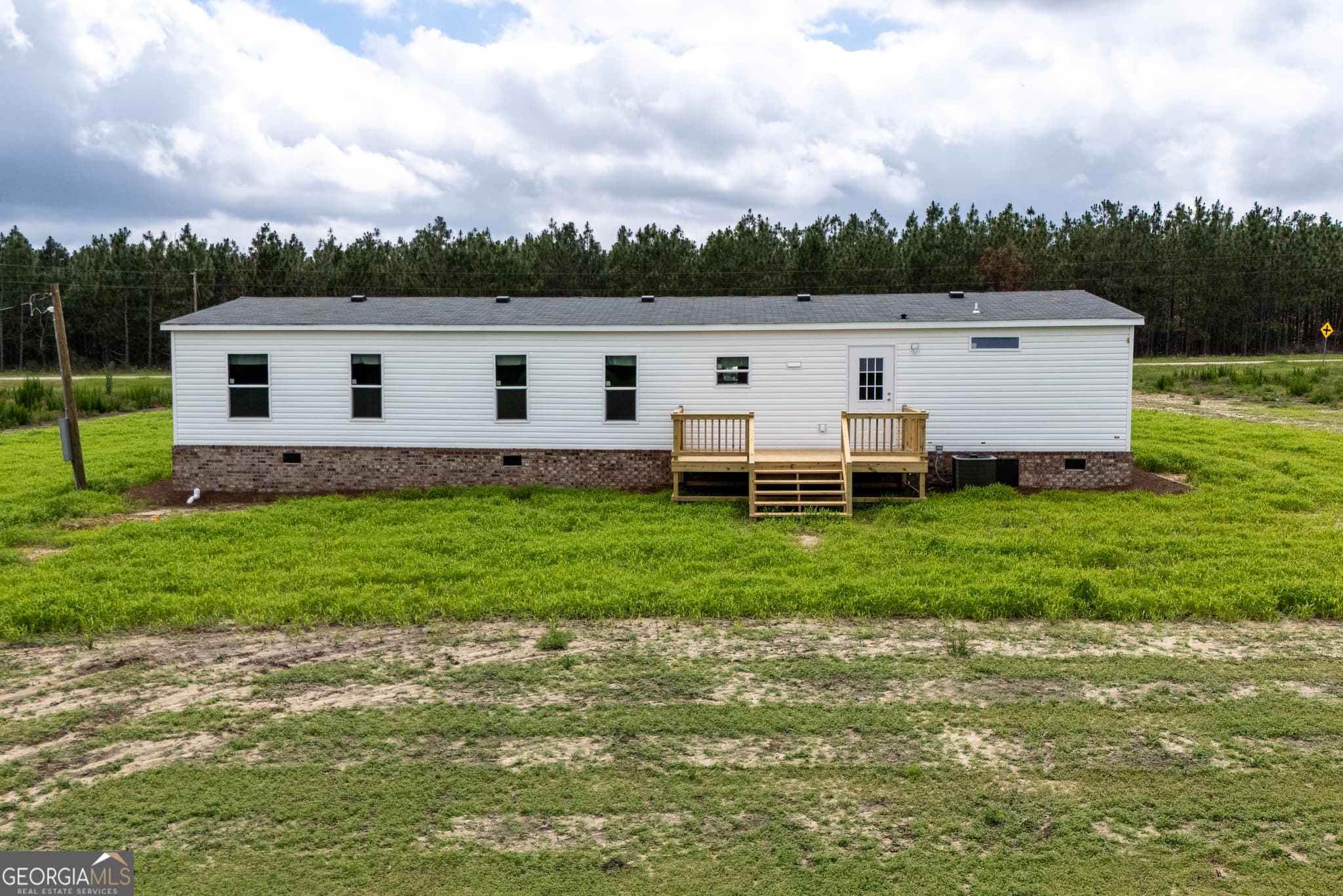 4 bedroom, 2 bathroom, 1,768 sq ft manufactured home,single family residence under contract at 444 LB Hall Road, Garfield, GA 30425 — photo 3
