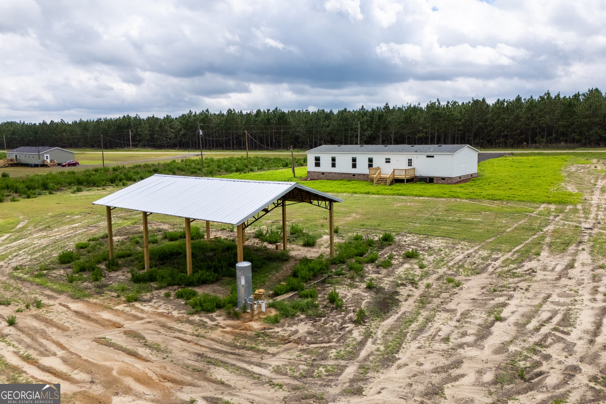 4 bedroom, 2 bathroom, 1,768 sq ft manufactured home,single family residence under contract at 444 LB Hall Road, Garfield, GA 30425 — photo 5