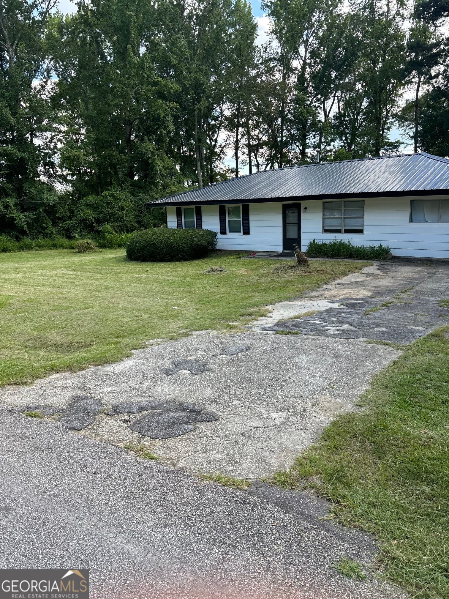 3 bedroom, 1 bathroom, 1,300 sq ft single family residence sold at 1540 Warren Road, White Plains, GA 30678