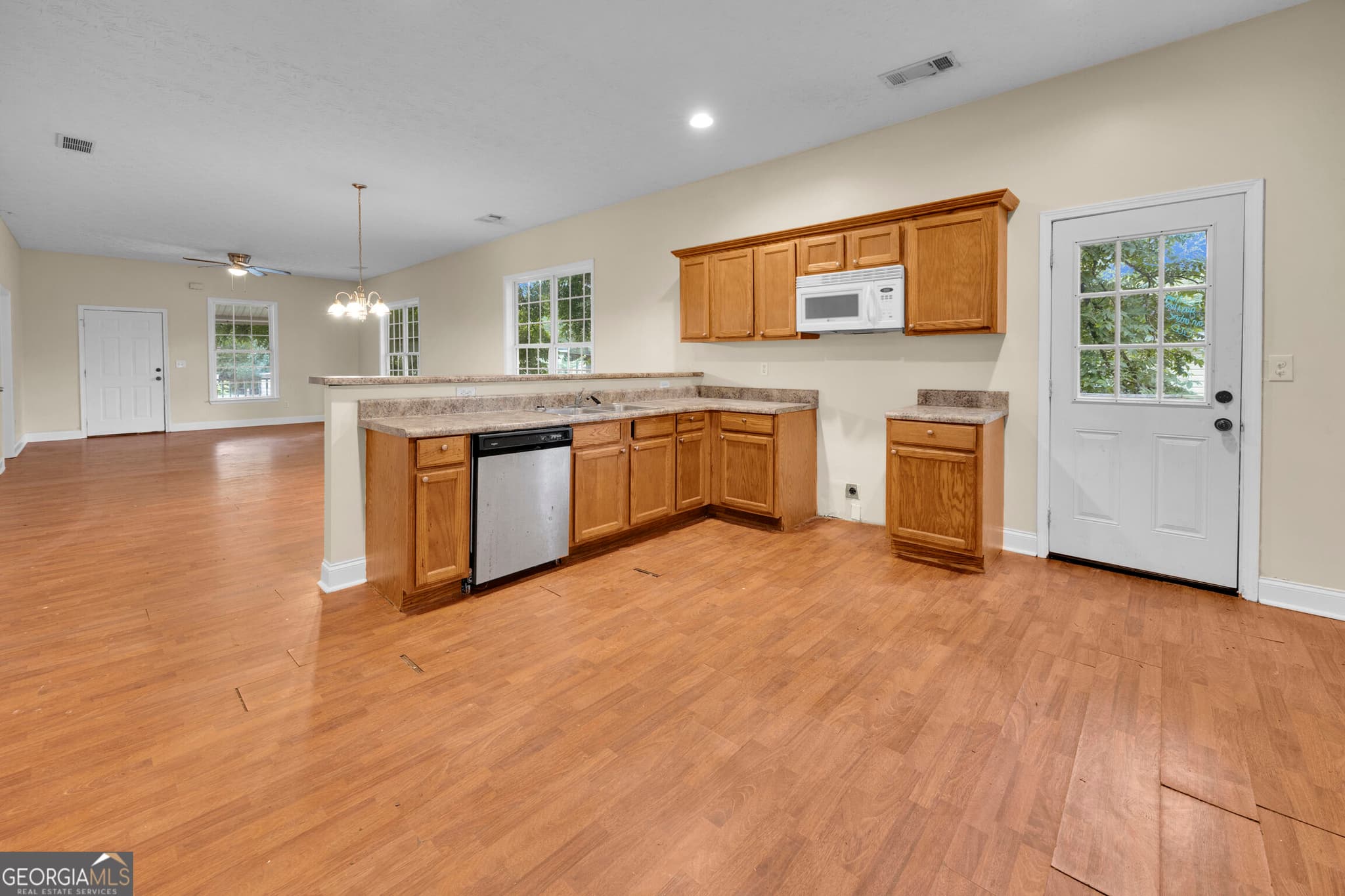 3 bedroom, 2 bathroom, 1,566 sq ft single family residence for sale at 3 Spruce Street, Porterdale, GA 30014 — photo 9