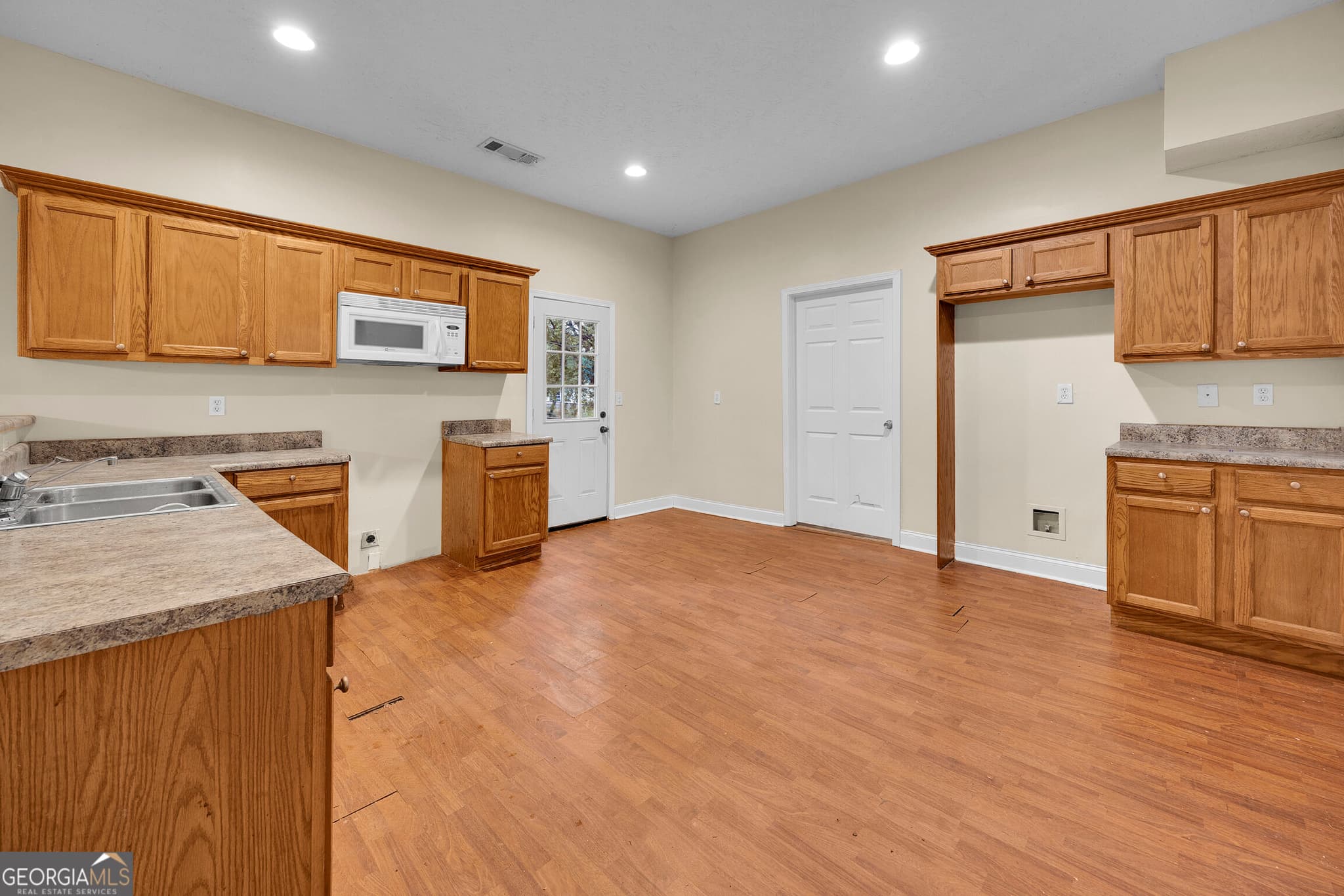 3 bedroom, 2 bathroom, 1,566 sq ft single family residence for sale at 3 Spruce Street, Porterdale, GA 30014 — photo 8