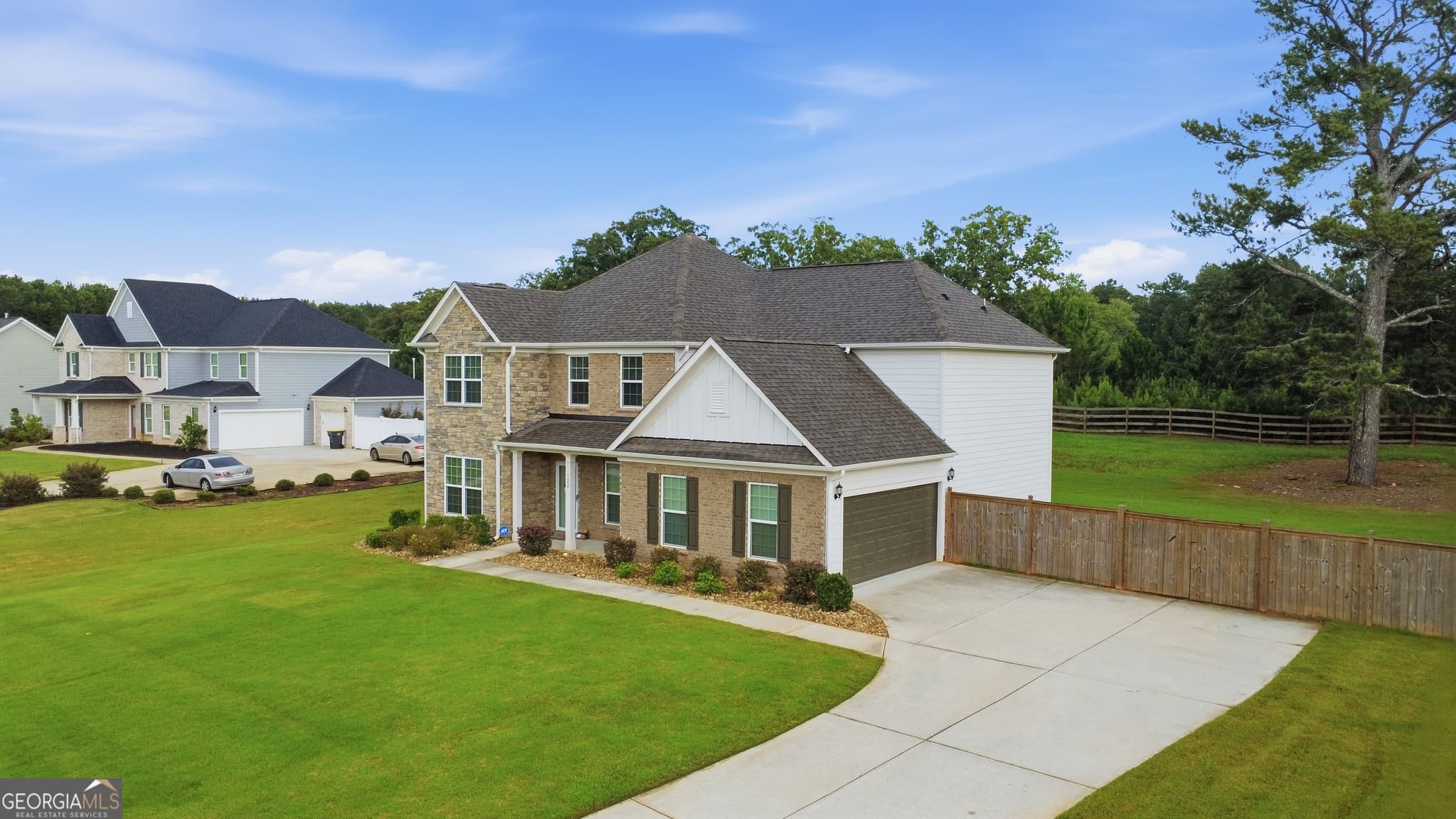 4 bedroom, 2.5 bathroom, 2,910 sq ft single family residence for sale at 120 Eastmark Way, Fayetteville, GA 30214 — photo 2