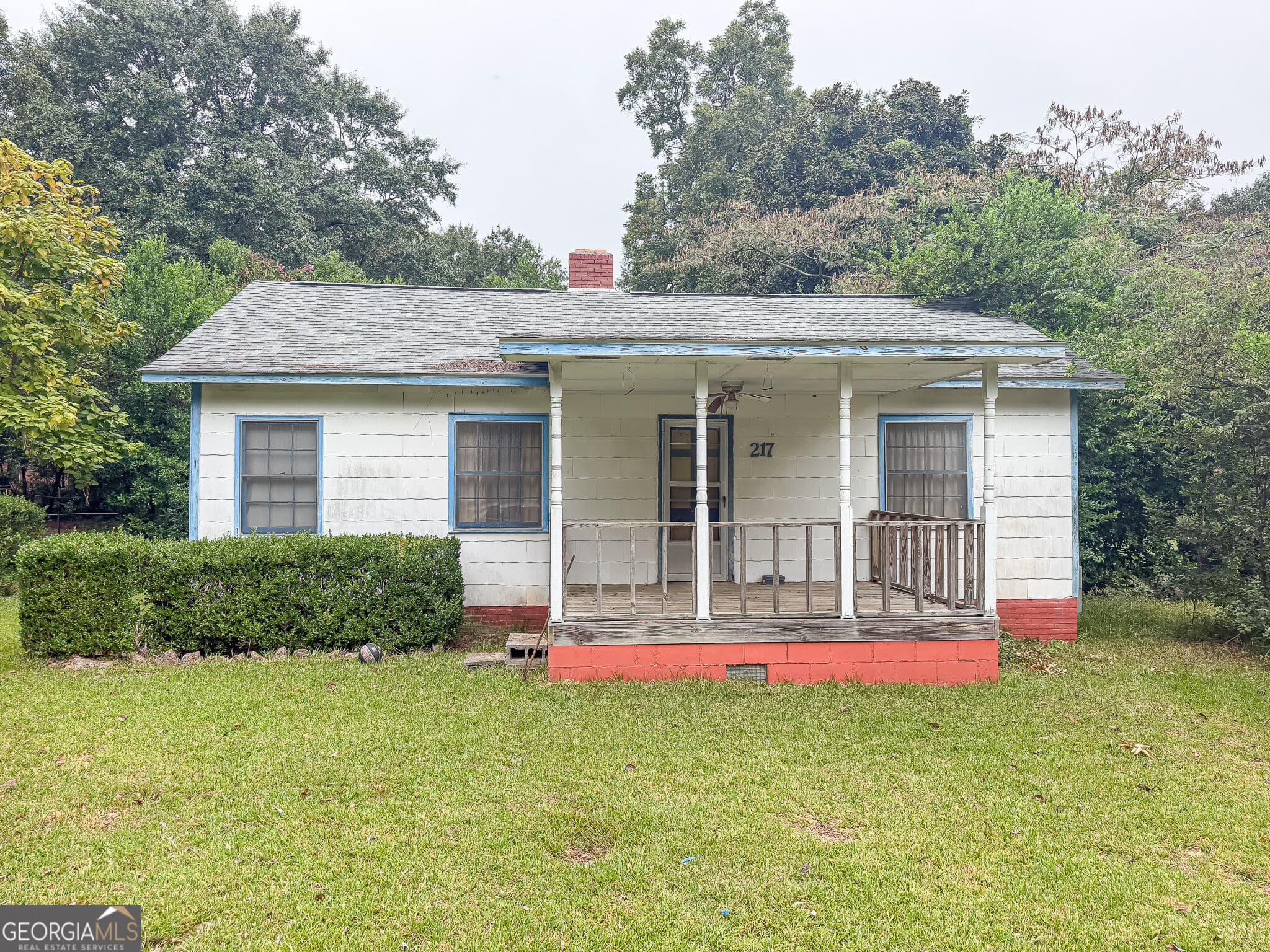 3 bedroom, 2 bathroom, 1,140 sq ft single family residence for sale at 217 Arnold Boulevard, Warner Robins, GA 31093