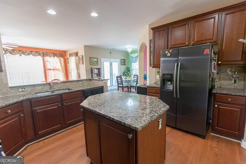 4 bedroom, 3.5 bathroom, 3,136 sq ft single family residence for sale at 300 Hampton Place, Canton, GA 30115 — photo 10