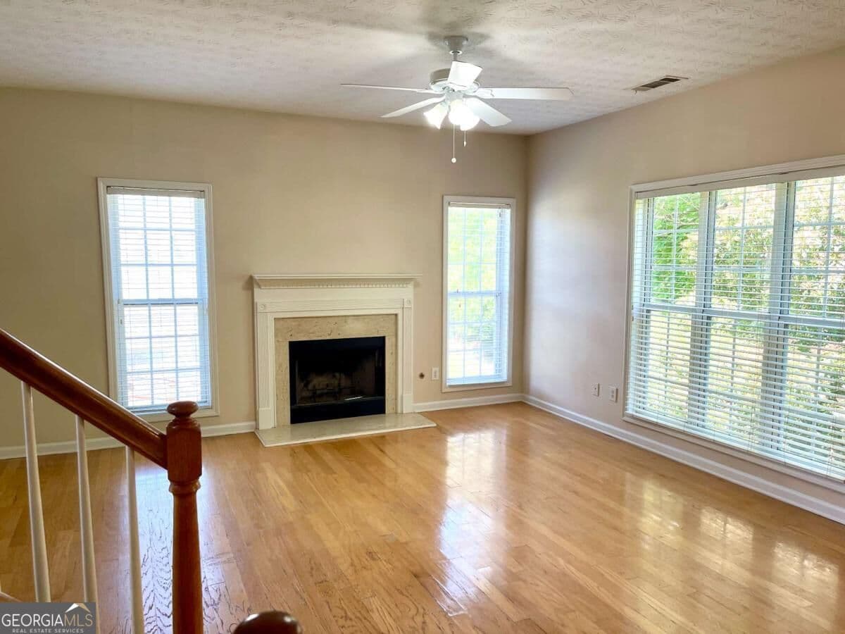 3 bedroom, 2.5 bathroom, 1,992 sq ft single family residence for sale at 960 Millrace Way, Sugar Hill, GA 30518 — photo 6
