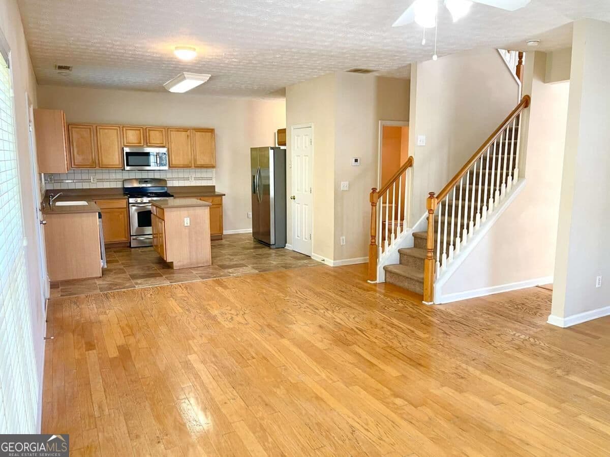 3 bedroom, 2.5 bathroom, 1,992 sq ft single family residence for sale at 960 Millrace Way, Sugar Hill, GA 30518 — photo 5