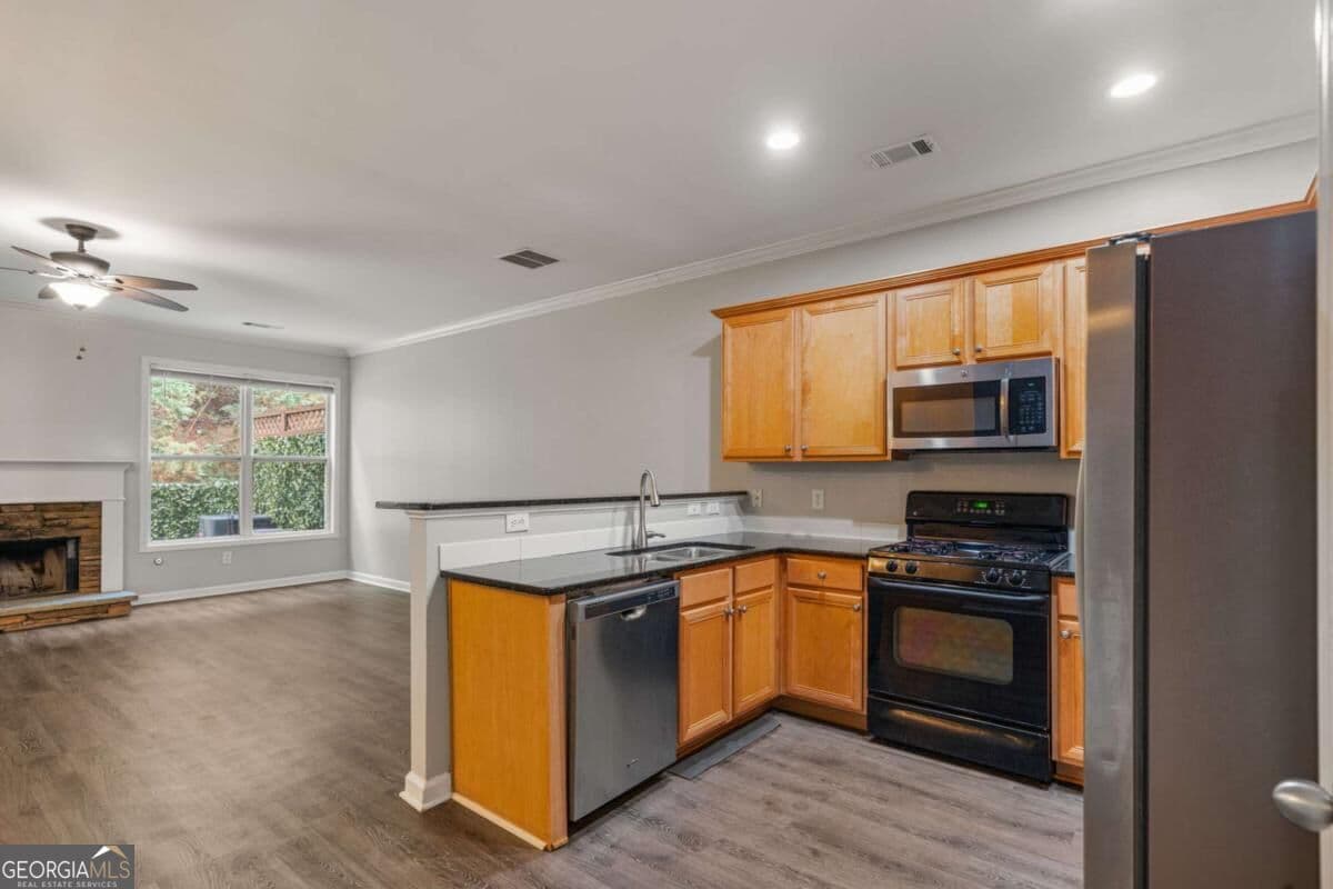 3 bedroom, 3.5 bathroom townhouse for rent at 1030 Firethorne Pass, Cumming, GA 30040 for $2,400 a month — photo 3