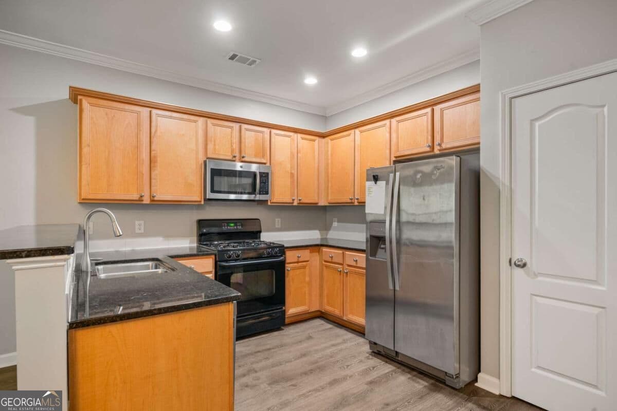 3 bedroom, 3.5 bathroom townhouse for rent at 1030 Firethorne Pass, Cumming, GA 30040 for $2,400 a month — photo 4
