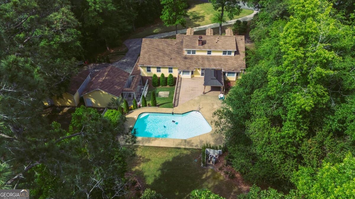 4 bedroom, 4 bathroom, 4,158 sq ft single family residence for sale at 1132 Saint Andrews Drive, Macon, GA 31210 — photo 2