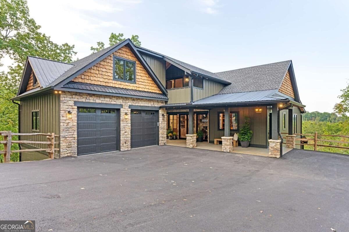 5 bedroom, 4.5 bathroom, 4,160 sq ft single family residence for sale at 133 Amber Ridge, Blue Ridge, GA 30513 — photo 4