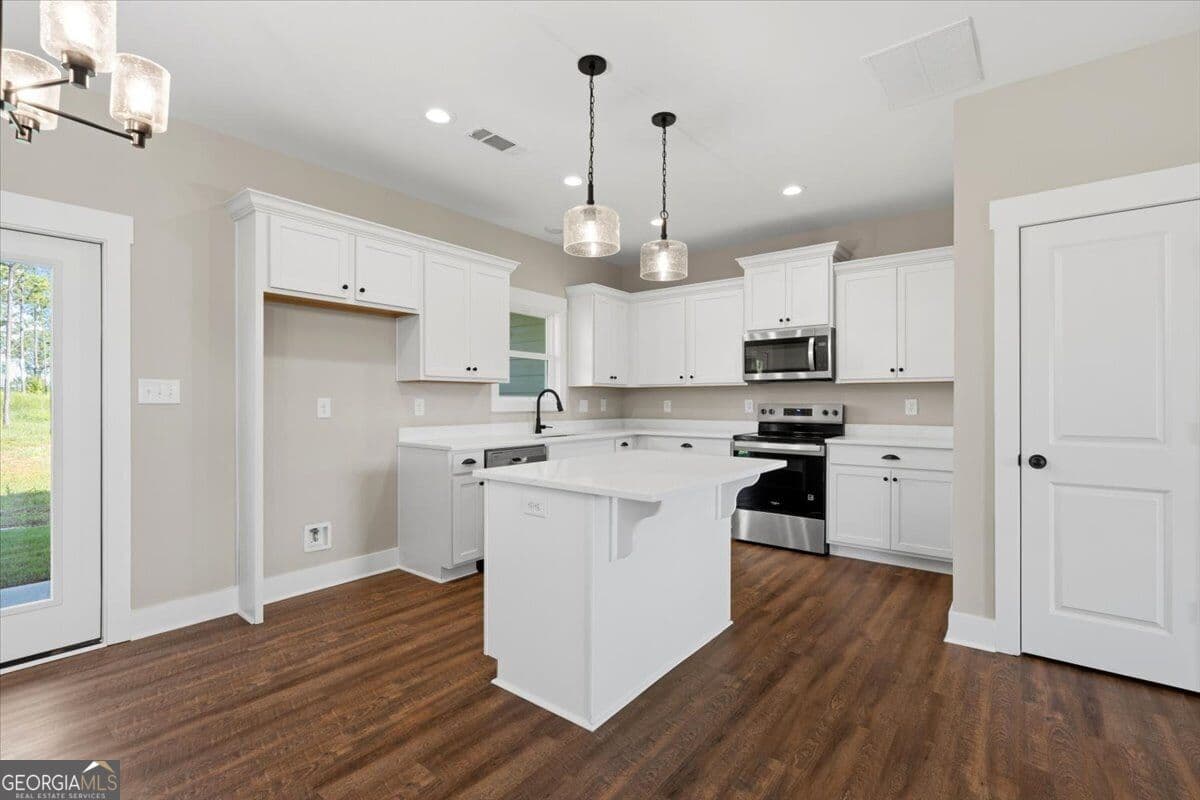 4 bedroom, 3.5 bathroom, 2,043 sq ft single family residence for sale at 142 Overland Way, Gray, GA 31032 — photo 7