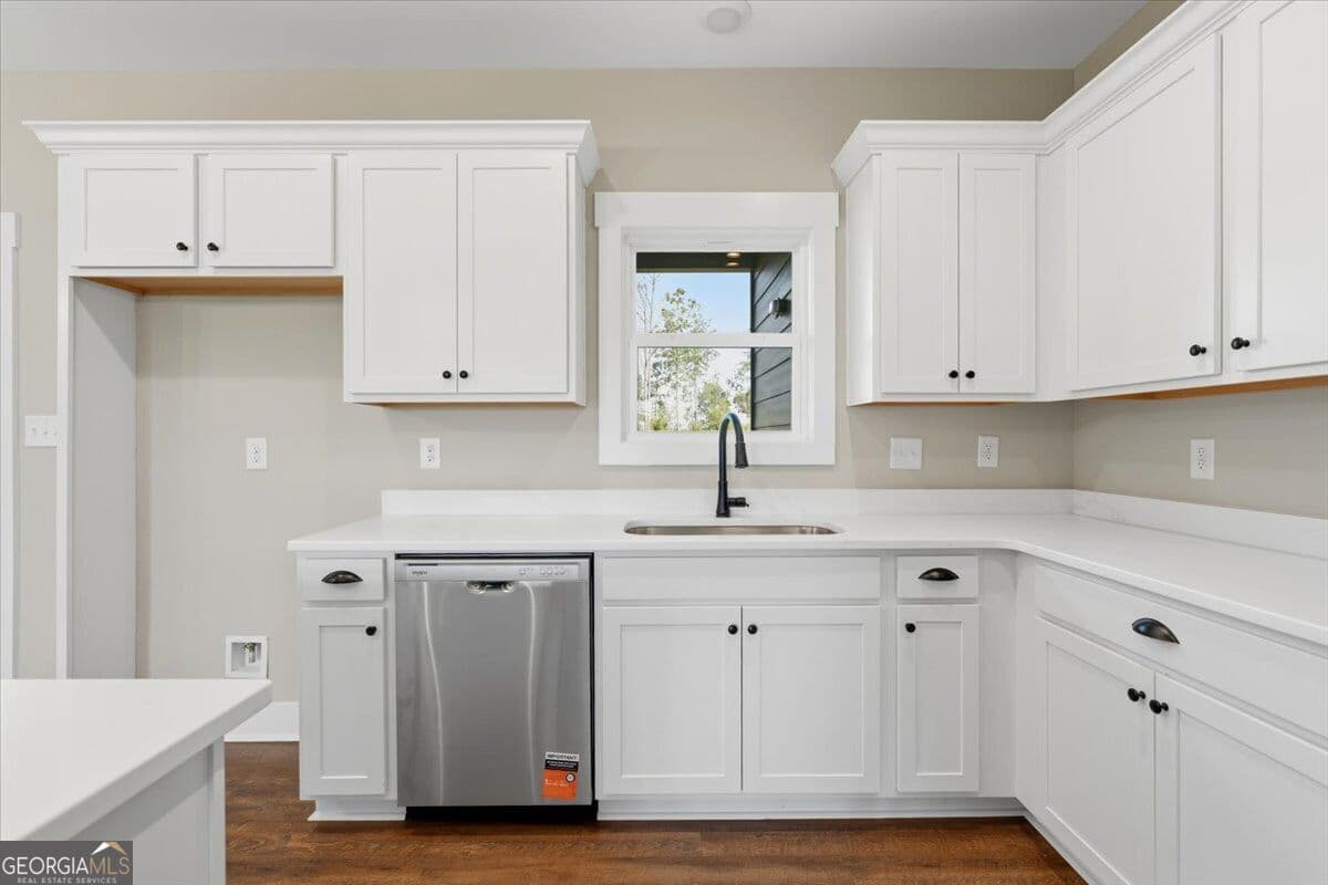 4 bedroom, 3.5 bathroom, 2,043 sq ft single family residence for sale at 142 Overland Way, Gray, GA 31032 — photo 9
