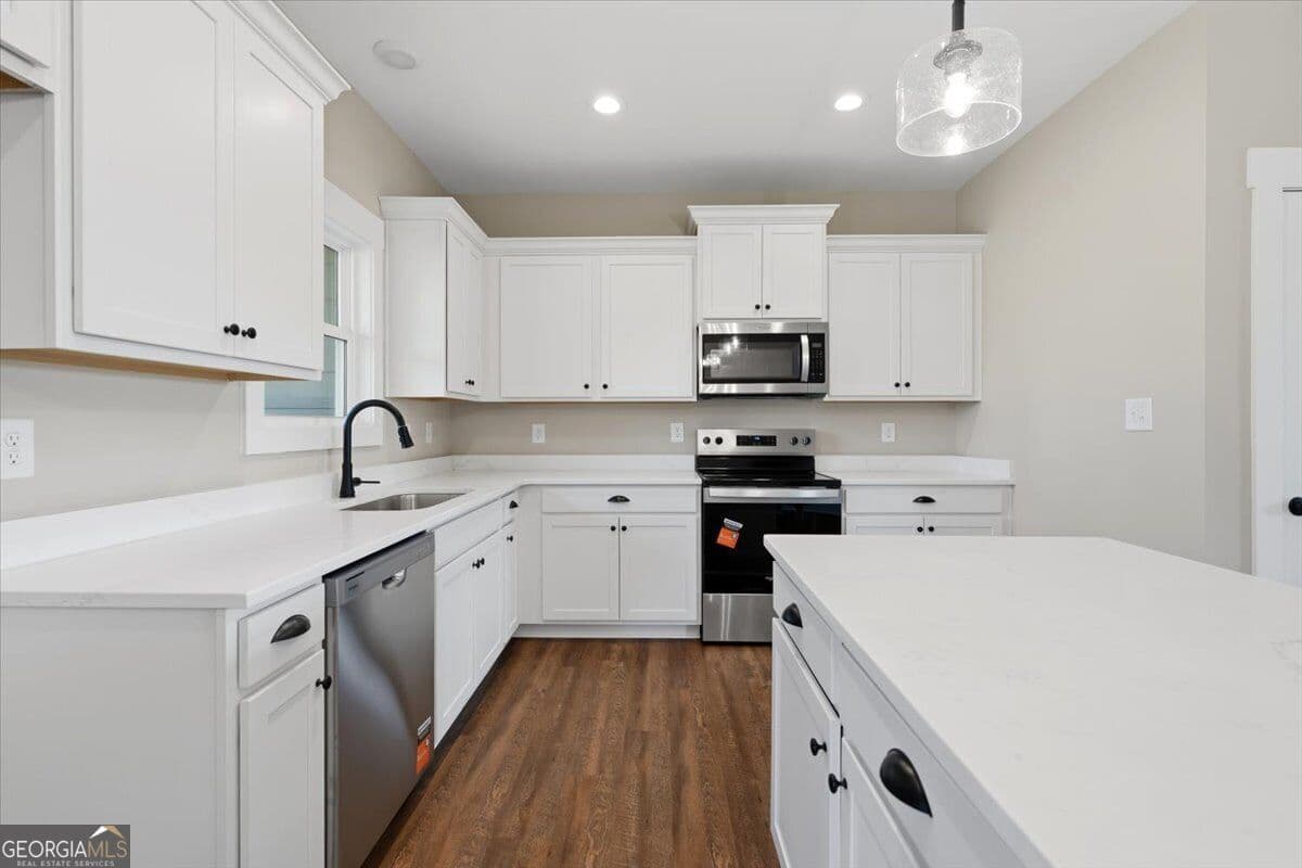 4 bedroom, 3.5 bathroom, 2,043 sq ft single family residence for sale at 142 Overland Way, Gray, GA 31032 — photo 8