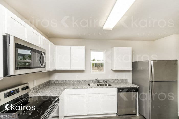 3 bedroom, 2.5 bathroom, 1,606 sq ft single family residence for rent at 618 Cartecay Drive, Calhoun, GA 30701 for $1,795 a month — photo 4