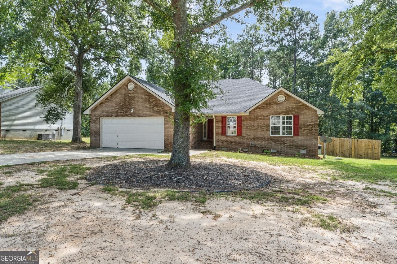 3 bedroom, 2 bathroom, 1,526 sq ft single family residence under contract at 107 Oakwood Drive, Harlem, GA 30814 — photo 2
