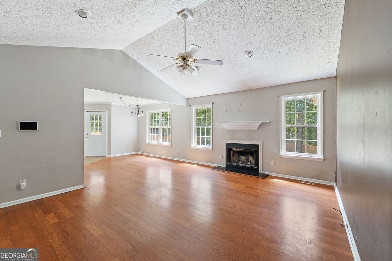 3 bedroom, 2 bathroom, 1,526 sq ft single family residence under contract at 107 Oakwood Drive, Harlem, GA 30814 — photo 4