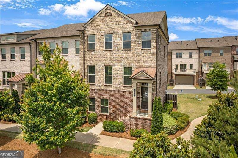 4 bedroom, 3.5 bathroom, 2,256 sq ft townhouse sold at 424 Montclair Court, Woodstock, GA 30188
