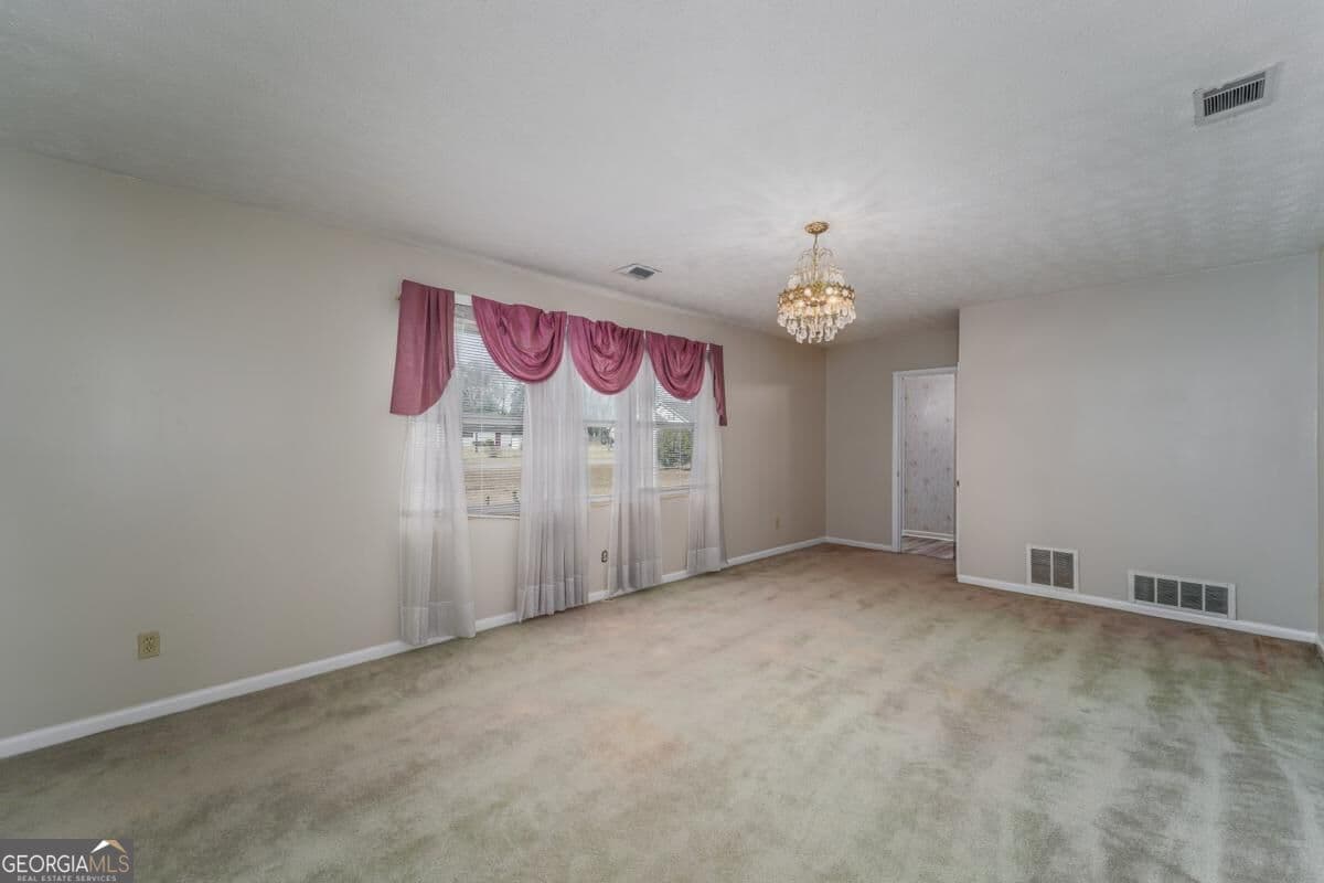 3 bedroom, 2 bathroom, 2,036 sq ft single family residence for sale at 1100 Winona Avenue, Waycross, GA 31503 — photo 6