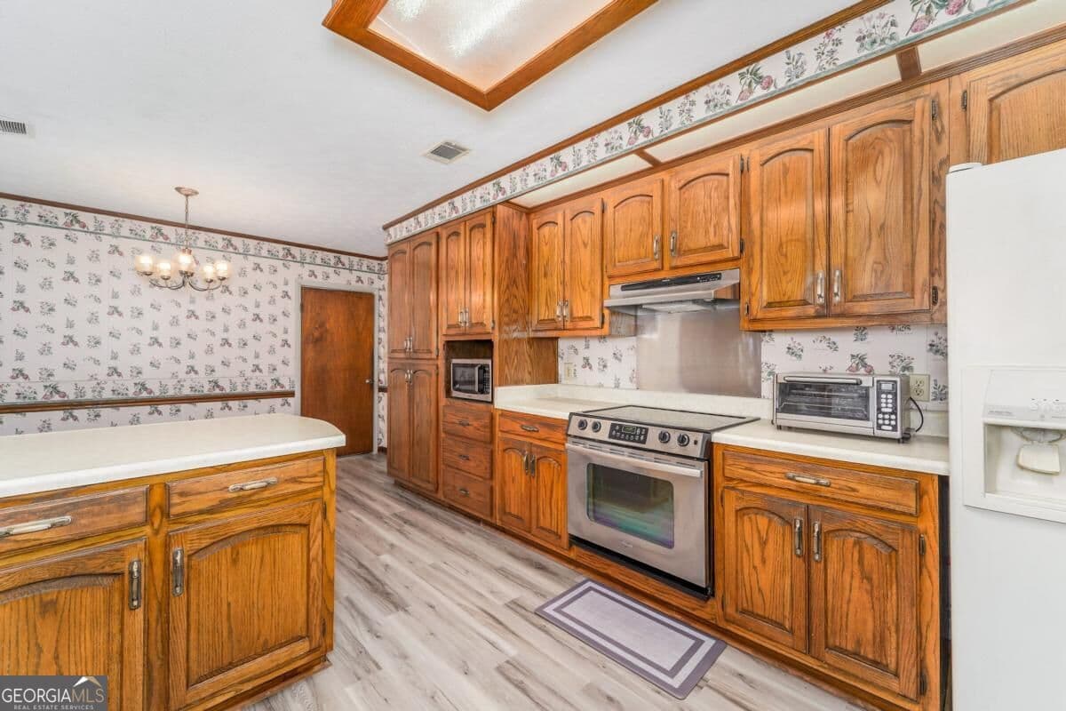 3 bedroom, 2 bathroom, 2,036 sq ft single family residence for sale at 1100 Winona Avenue, Waycross, GA 31503 — photo 10