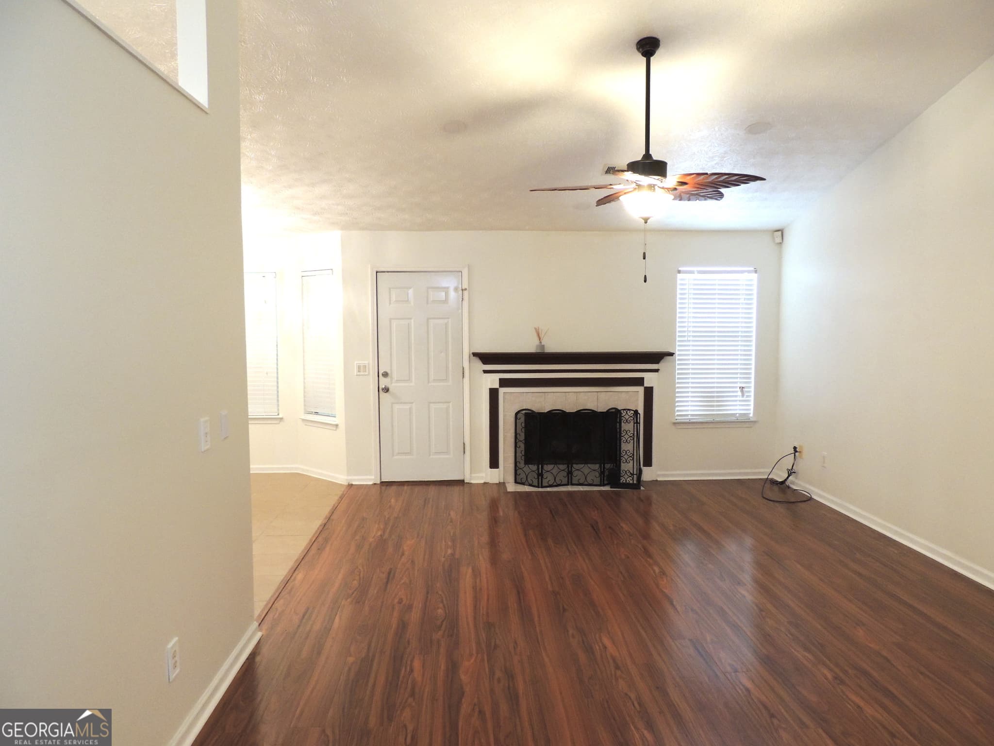 3 bedroom, 2 bathroom, 1,410 sq ft single family residence for rent at 260 Mountainview Drive, Covington, GA 30016 for $1,995 a month — photo 3