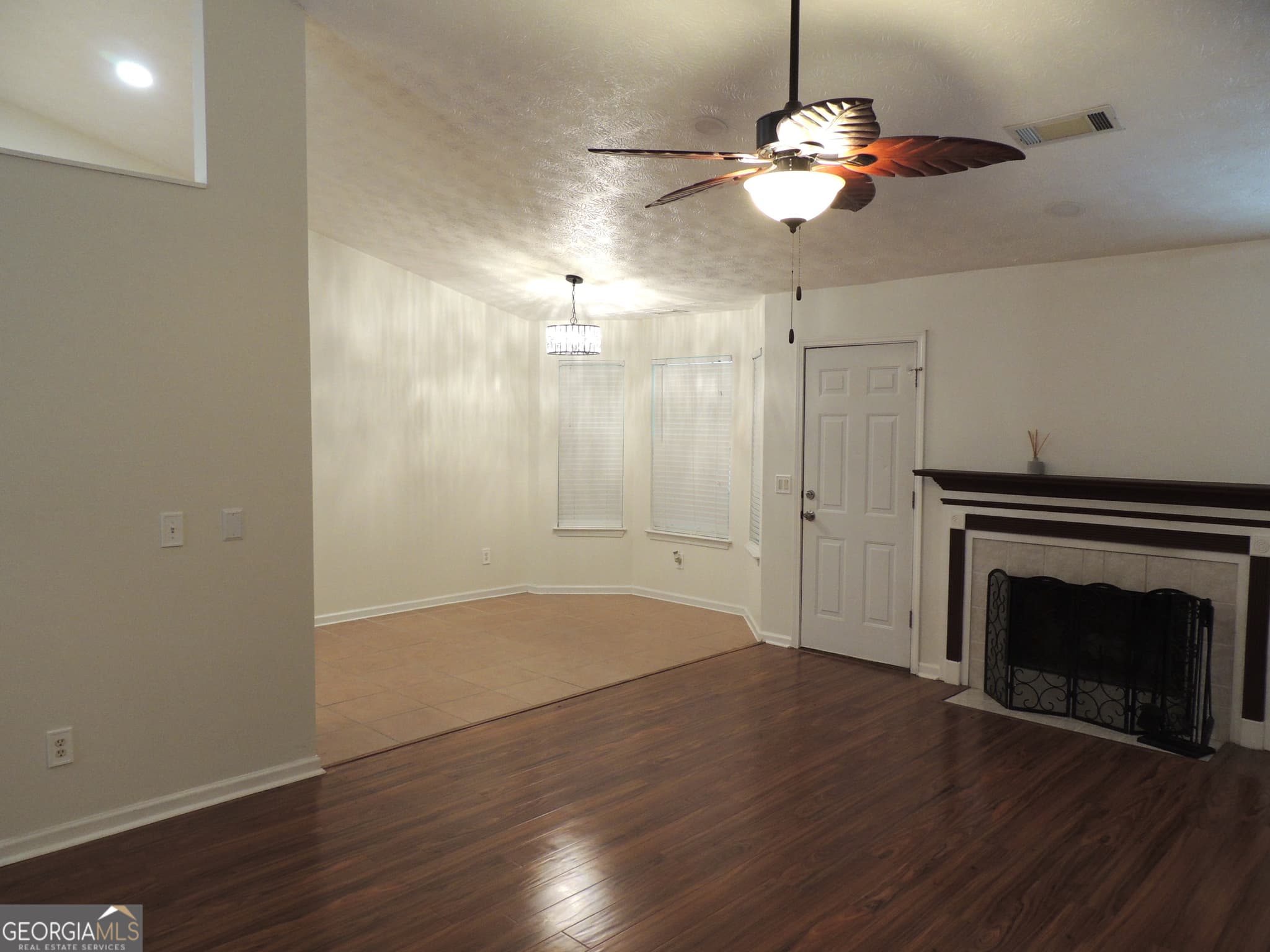3 bedroom, 2 bathroom, 1,410 sq ft single family residence for rent at 260 Mountainview Drive, Covington, GA 30016 for $1,995 a month — photo 4