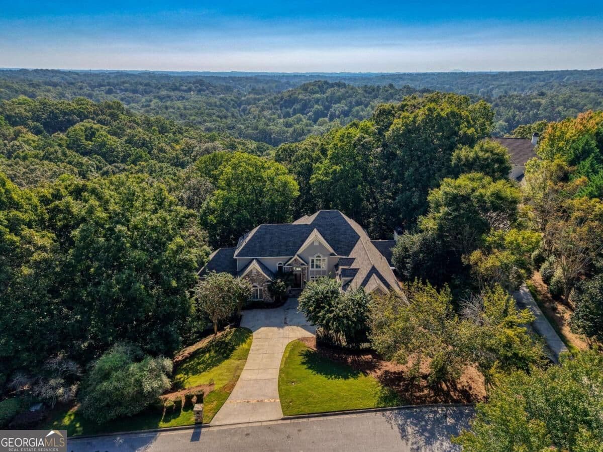 5 bedroom, 5.5 bathroom, 8,055 sq ft single family residence for sale at 8370 Sentinae Chase Drive, Roswell, GA 30076 — photo 2