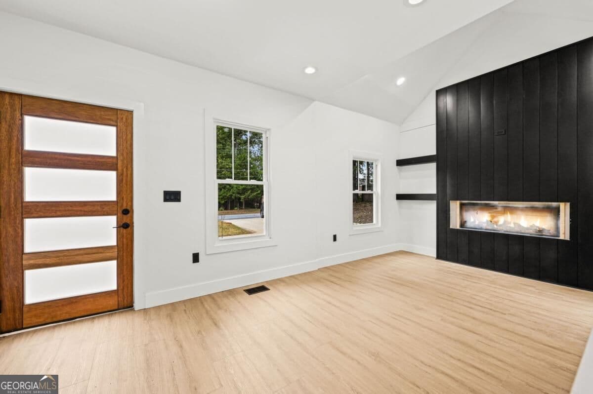 3 bedroom, 3 bathroom, 1,750 sq ft single family residence for sale at 525 Medlock Road, Decatur, GA 30030 — photo 4