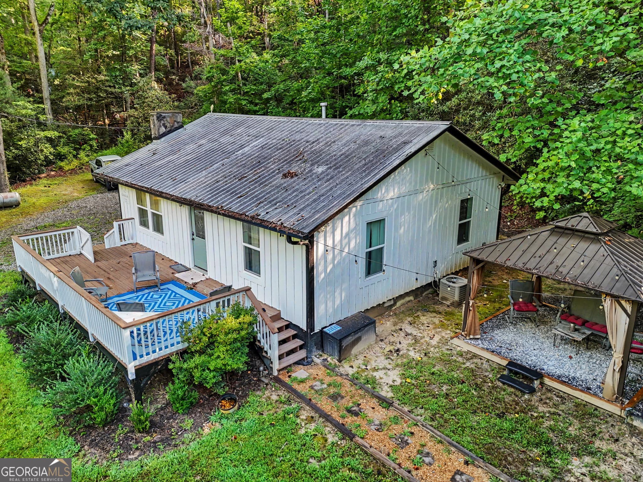 2 bedroom, 1 bathroom, 952 sq ft cabin,single family residence for sale at 578 Highway 356, Helen, GA 30545 — photo 1 of 49