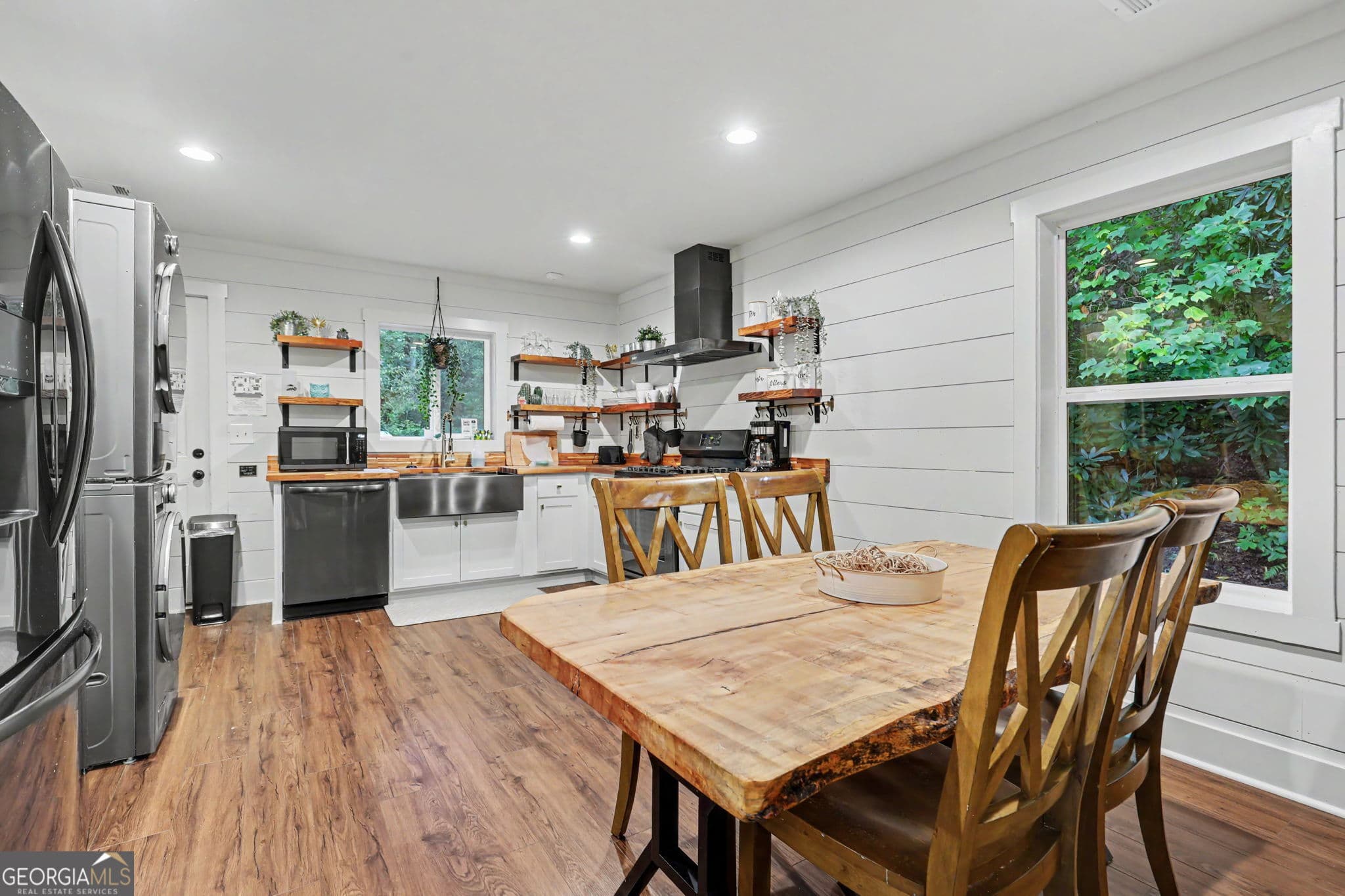 2 bedroom, 1 bathroom, 952 sq ft cabin,single family residence for sale at 578 Highway 356, Helen, GA 30545 — photo 5