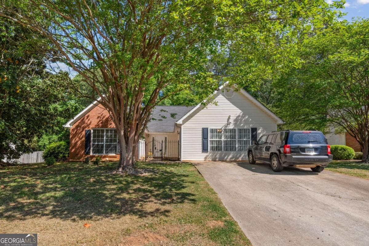 4 bedroom, 2 bathroom single family residence for sale at 240 Plantation Boulevard, Stockbridge, GA 30281 — photo 1 of 25