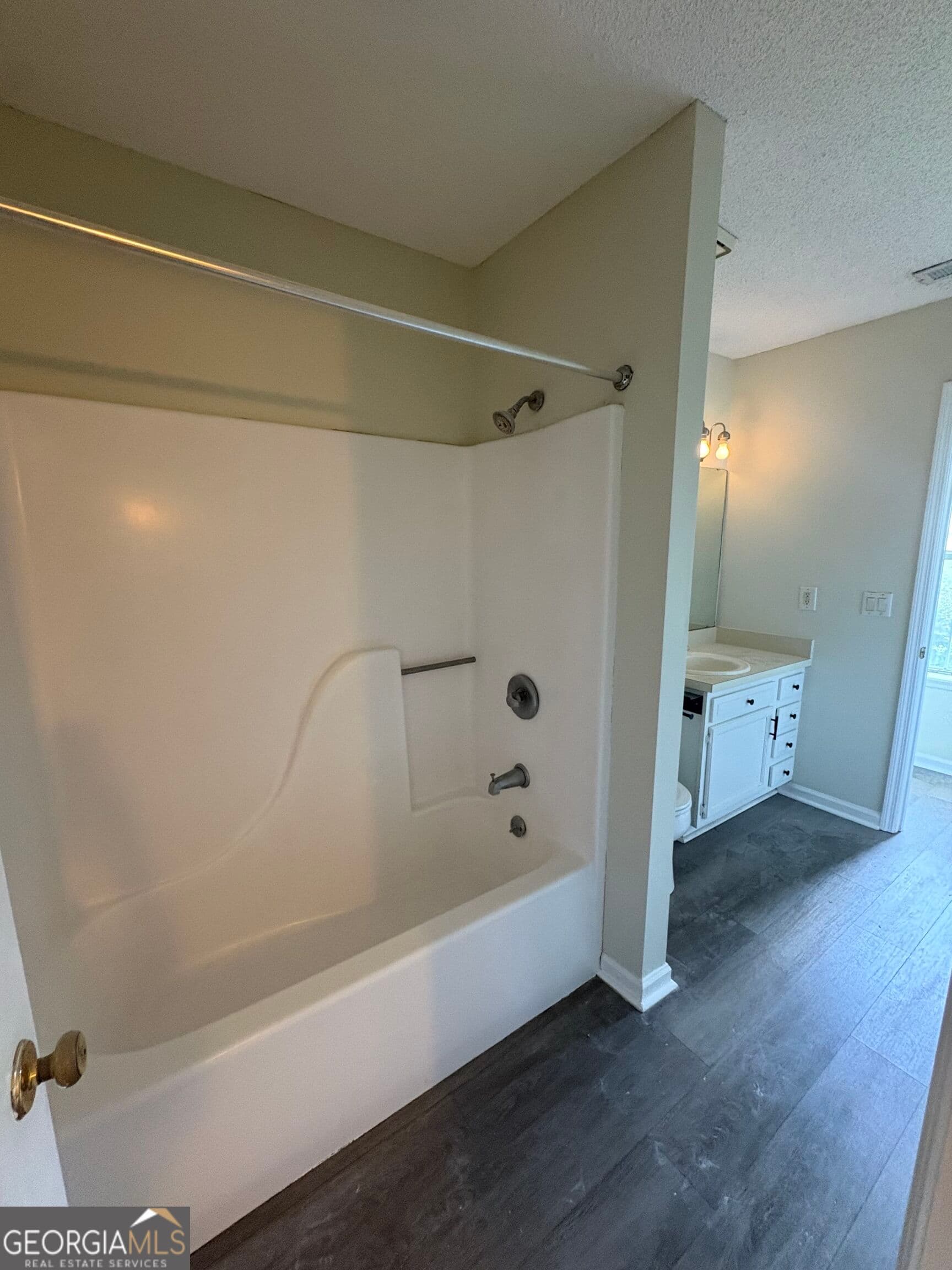 4 bedroom, 2 bathroom, 1,566 sq ft single family residence for rent at 303 Holly Court, Kingsland, GA 31548 for $2,100 a month — photo 6
