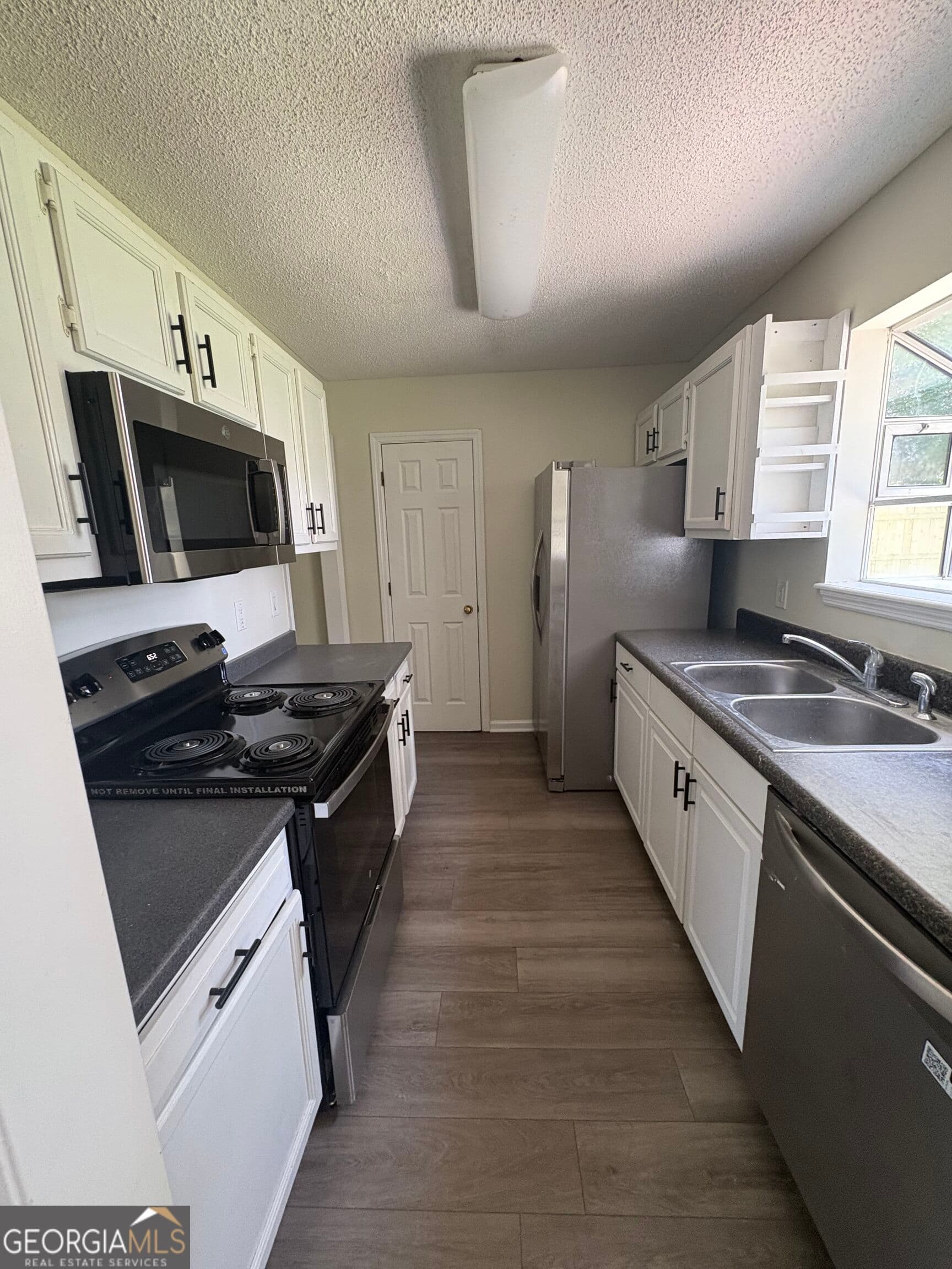 4 bedroom, 2 bathroom, 1,566 sq ft single family residence for rent at 303 Holly Court, Kingsland, GA 31548 for $2,100 a month — photo 3