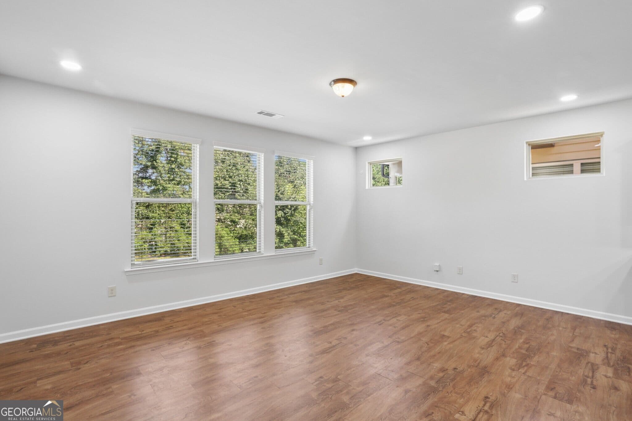 4 bedroom, 2.5 bathroom, 2,368 sq ft single family residence for sale at 3131 Wildberry Run Lane, Snellville, GA 30078 — photo 7