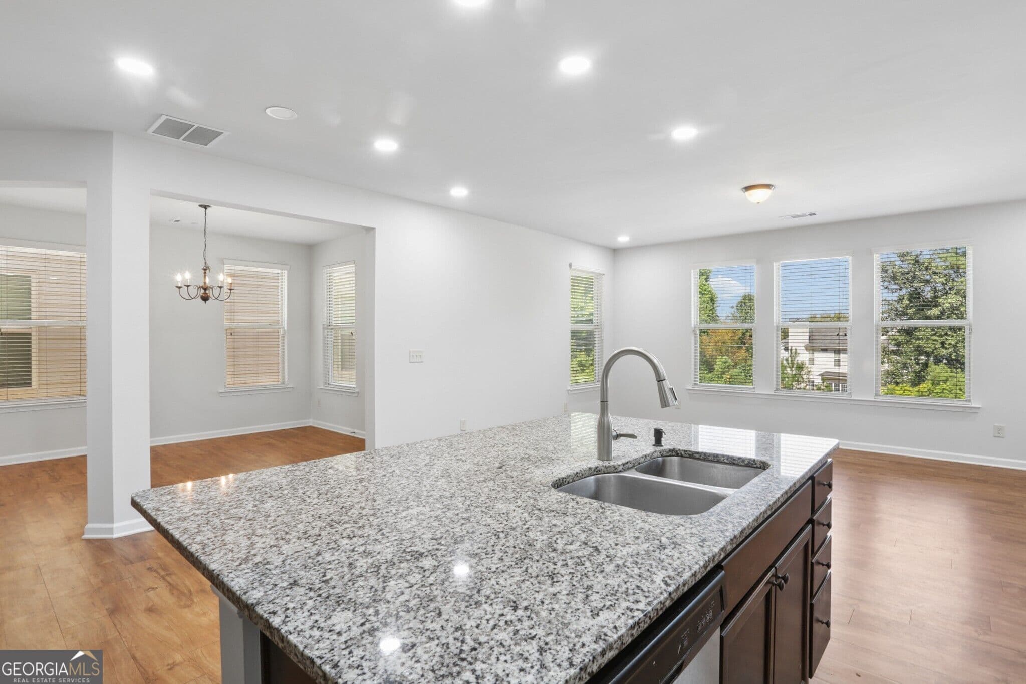 4 bedroom, 2.5 bathroom, 2,368 sq ft single family residence for sale at 3131 Wildberry Run Lane, Snellville, GA 30078 — photo 10