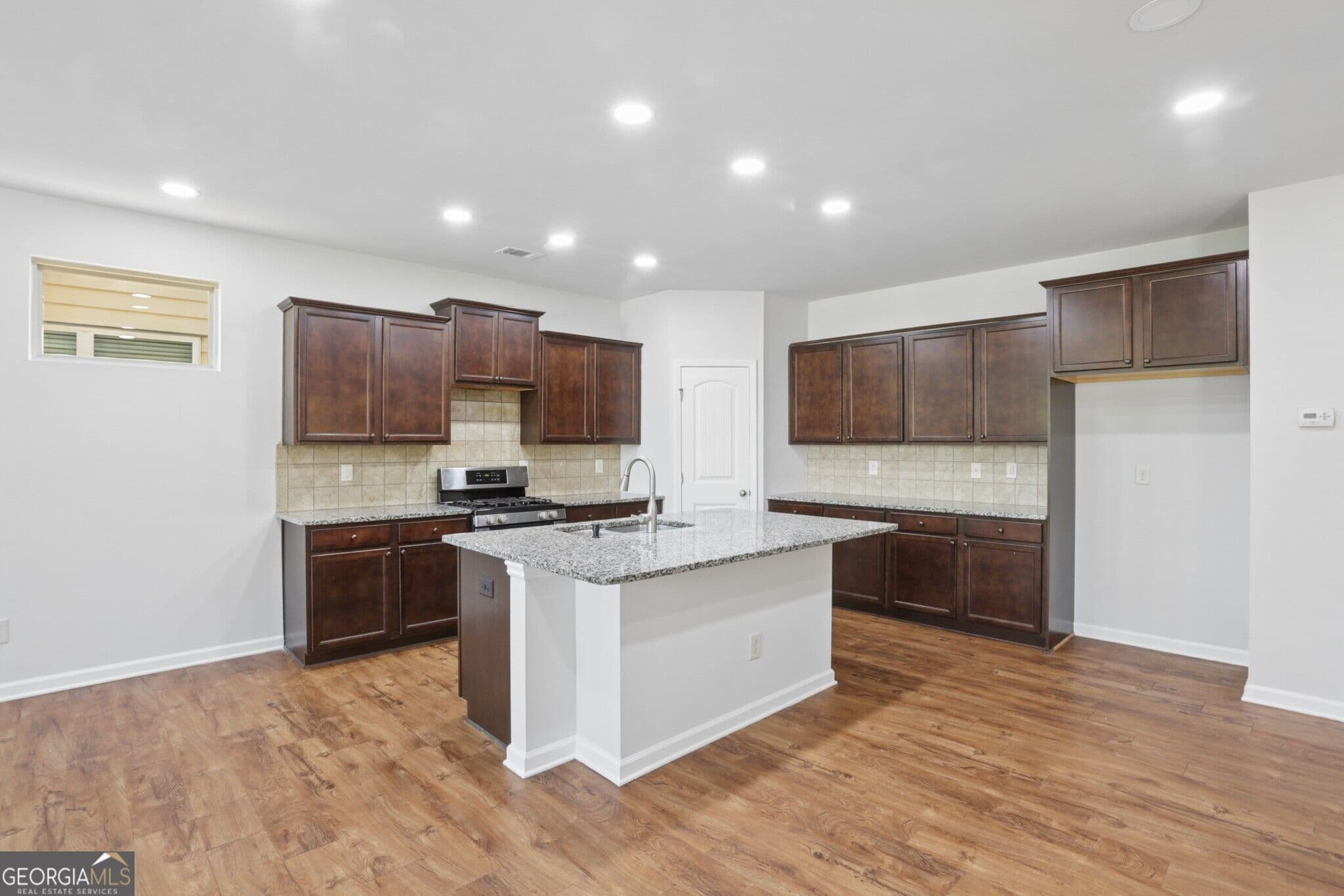 4 bedroom, 2.5 bathroom, 2,368 sq ft single family residence for sale at 3131 Wildberry Run Lane, Snellville, GA 30078 — photo 8