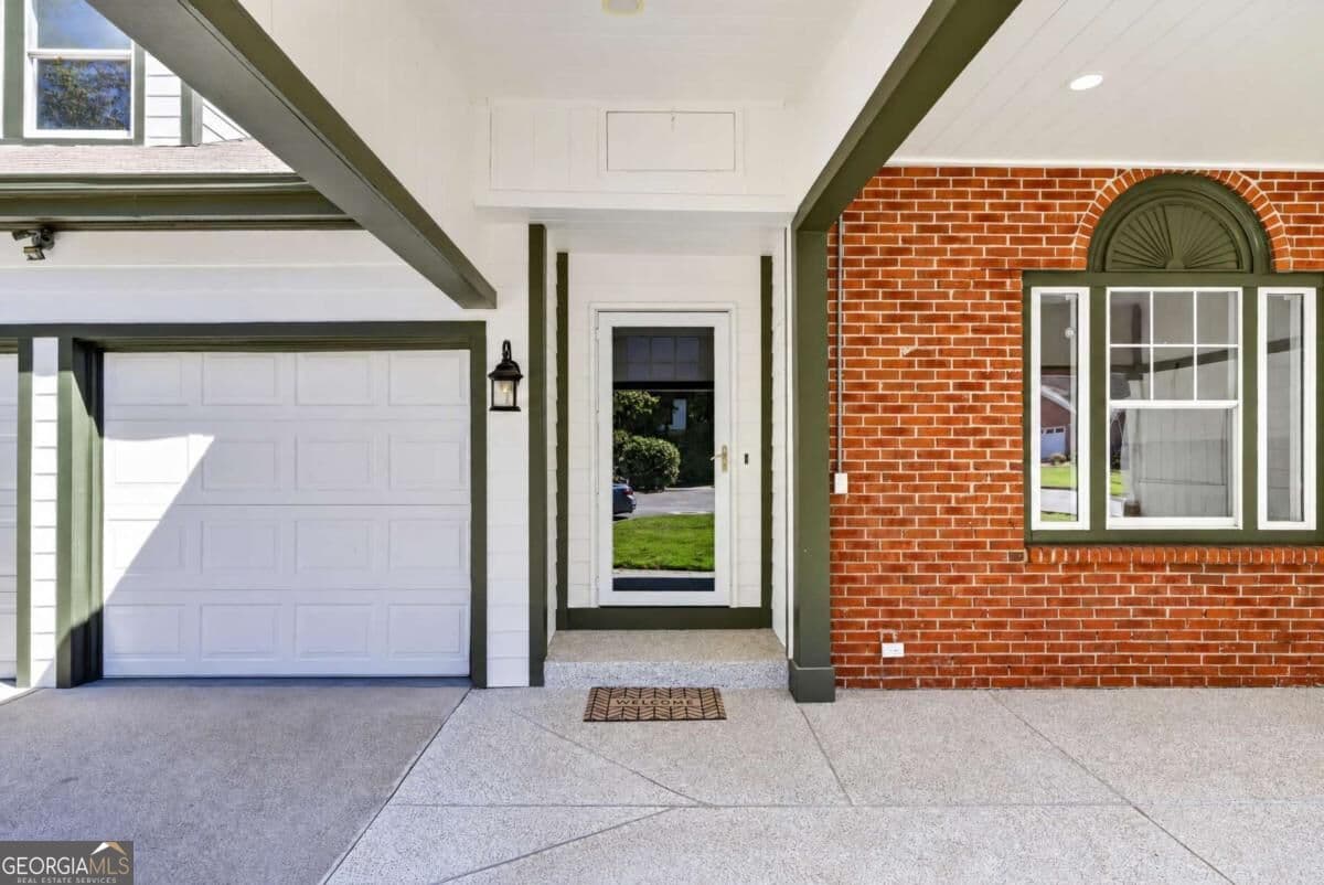 3 bedroom, 2.5 bathroom, 1,597 sq ft single family residence for sale at 1021 Heatherwood Court, Norcross, GA 30093 — photo 6