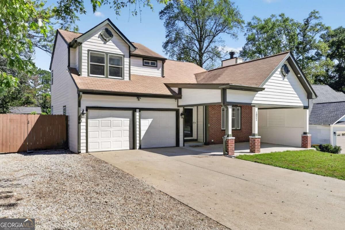 3 bedroom, 2.5 bathroom, 1,597 sq ft single family residence for sale at 1021 Heatherwood Court, Norcross, GA 30093 — photo 3